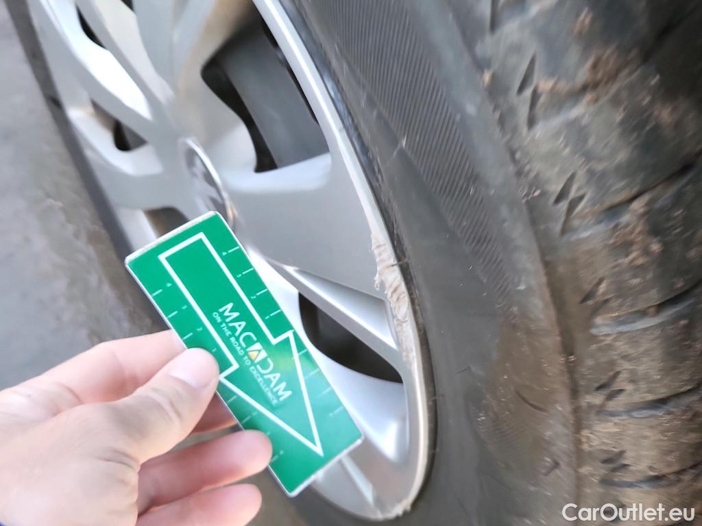  Peugeot  208 PEUGEOT  / 2019 / 5P / berlina con portón BlueHDi 73kW (100CV) Active #29