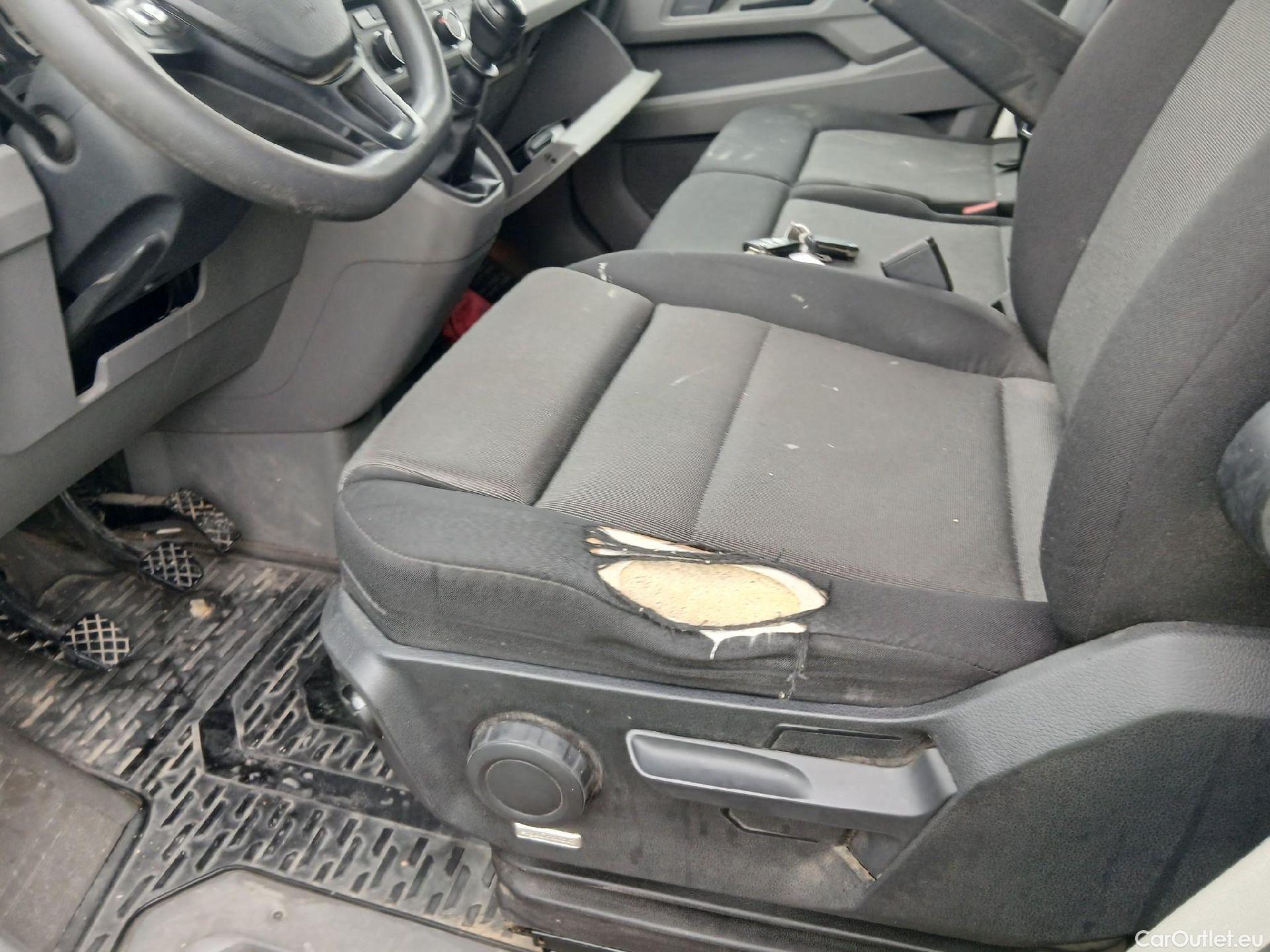  Volkswagen  Crafter VOLKSWAGEN  / 2017 / 4P / furgón 30 Furgón BM TN L3H2 2.0TDI 103kW(140CV) #67