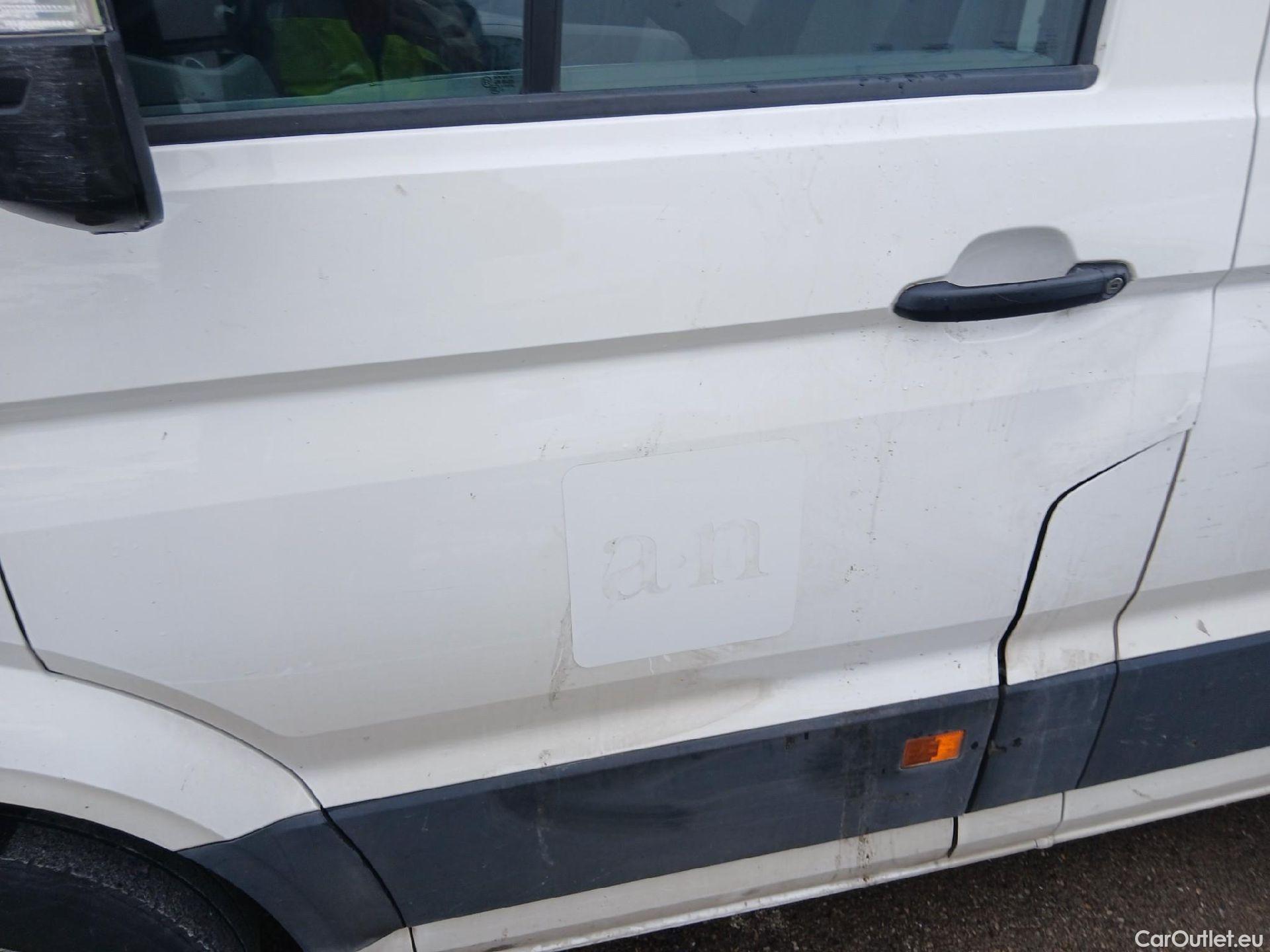  Volkswagen  Crafter VOLKSWAGEN  / 2017 / 4P / furgón 30 Furgón BM TN L3H2 2.0TDI 103kW(140CV) #15