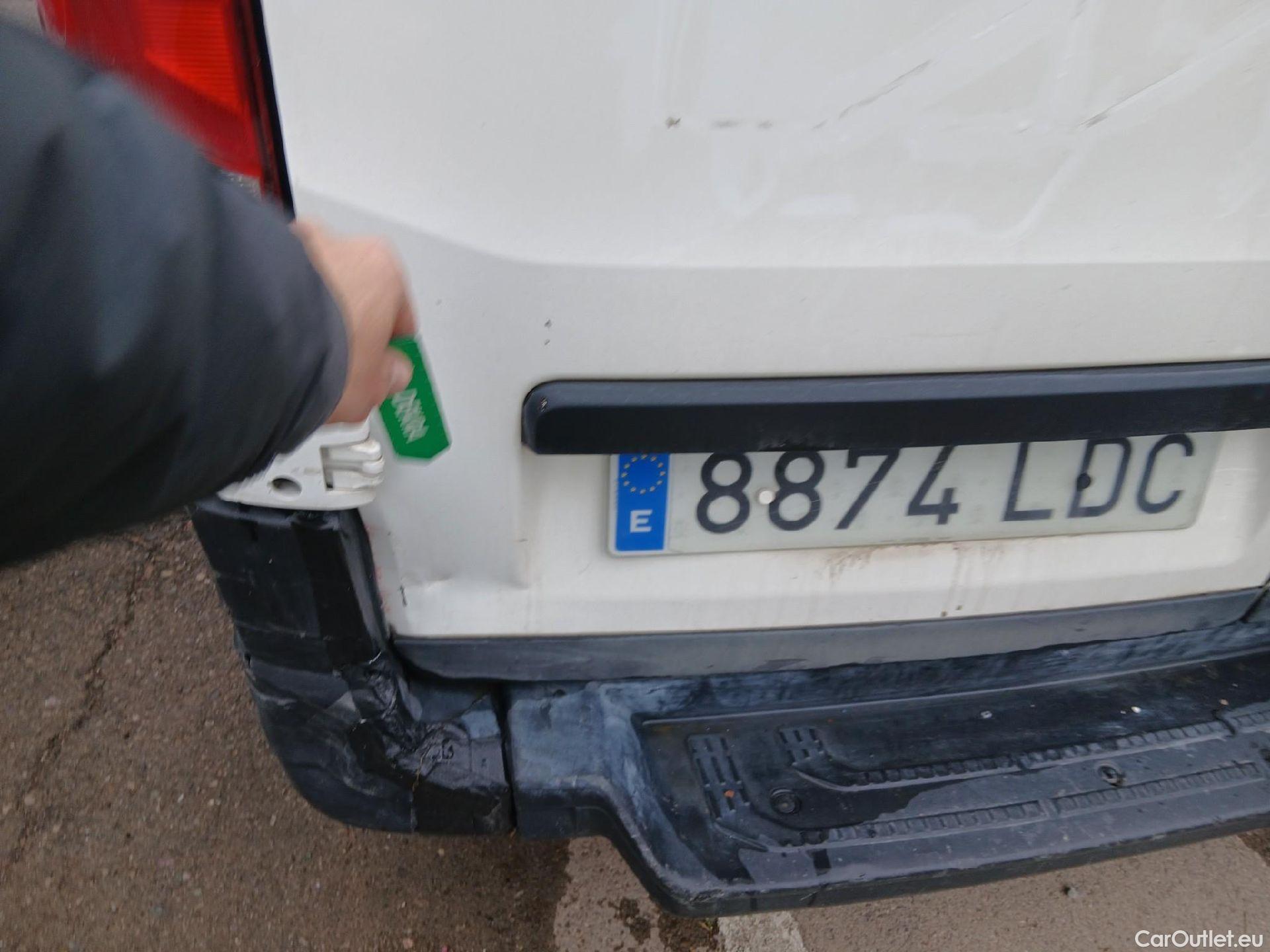  Volkswagen  Crafter VOLKSWAGEN  / 2017 / 4P / furgón 30 Furgón BM TN L3H2 2.0TDI 103kW(140CV) #29