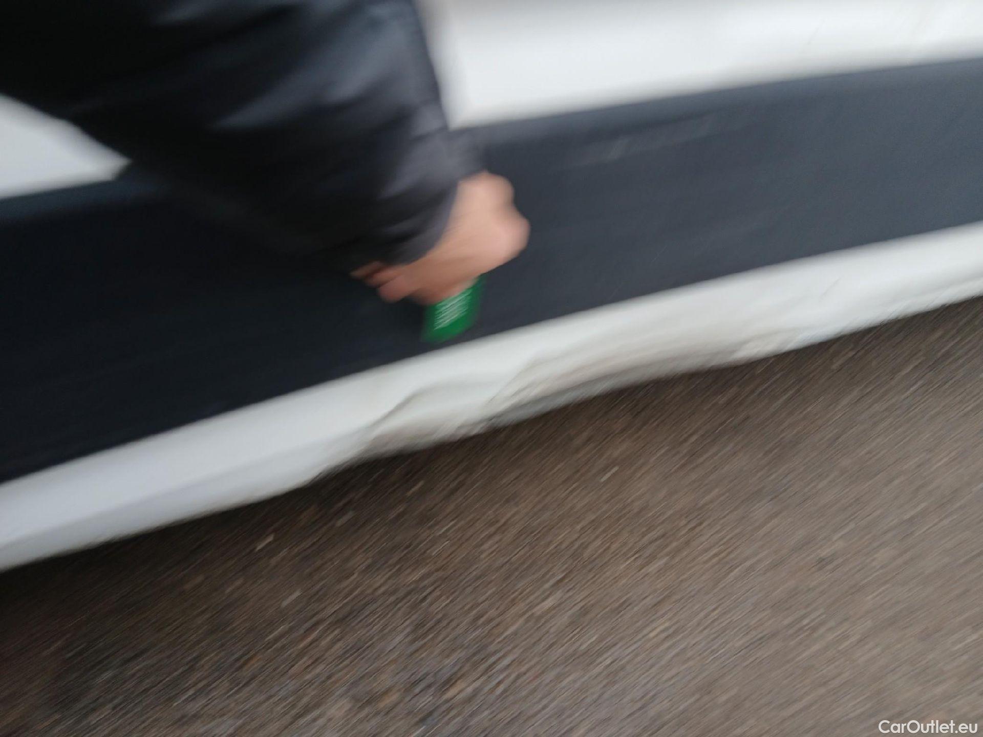  Volkswagen  Crafter VOLKSWAGEN  / 2017 / 4P / furgón 30 Furgón BM TN L3H2 2.0TDI 103kW(140CV) #48