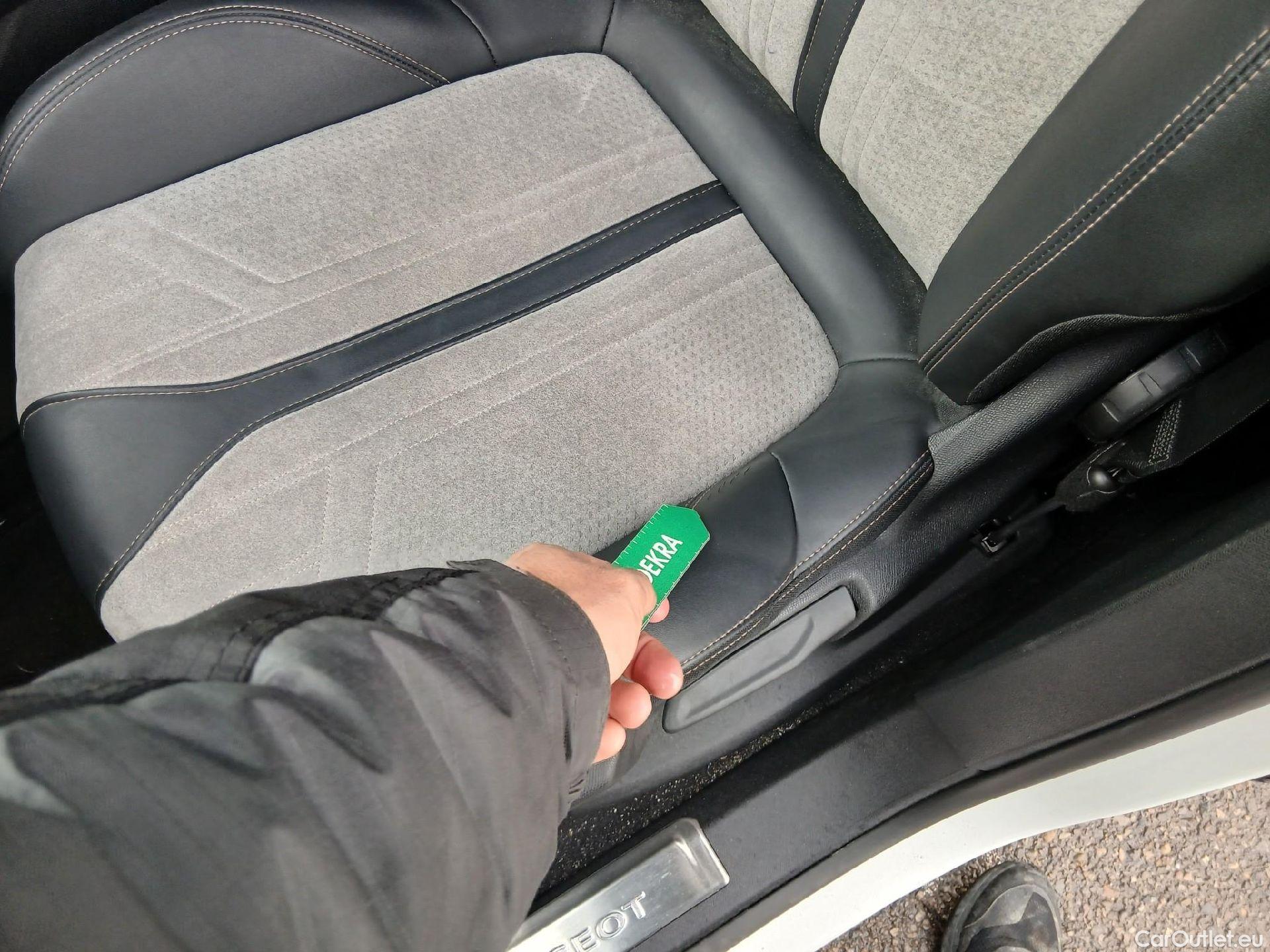  Peugeot  3008 PEUGEOT  Hybrid / 2020 / 5P / todoterreno 225 e-EAT8 GT #10