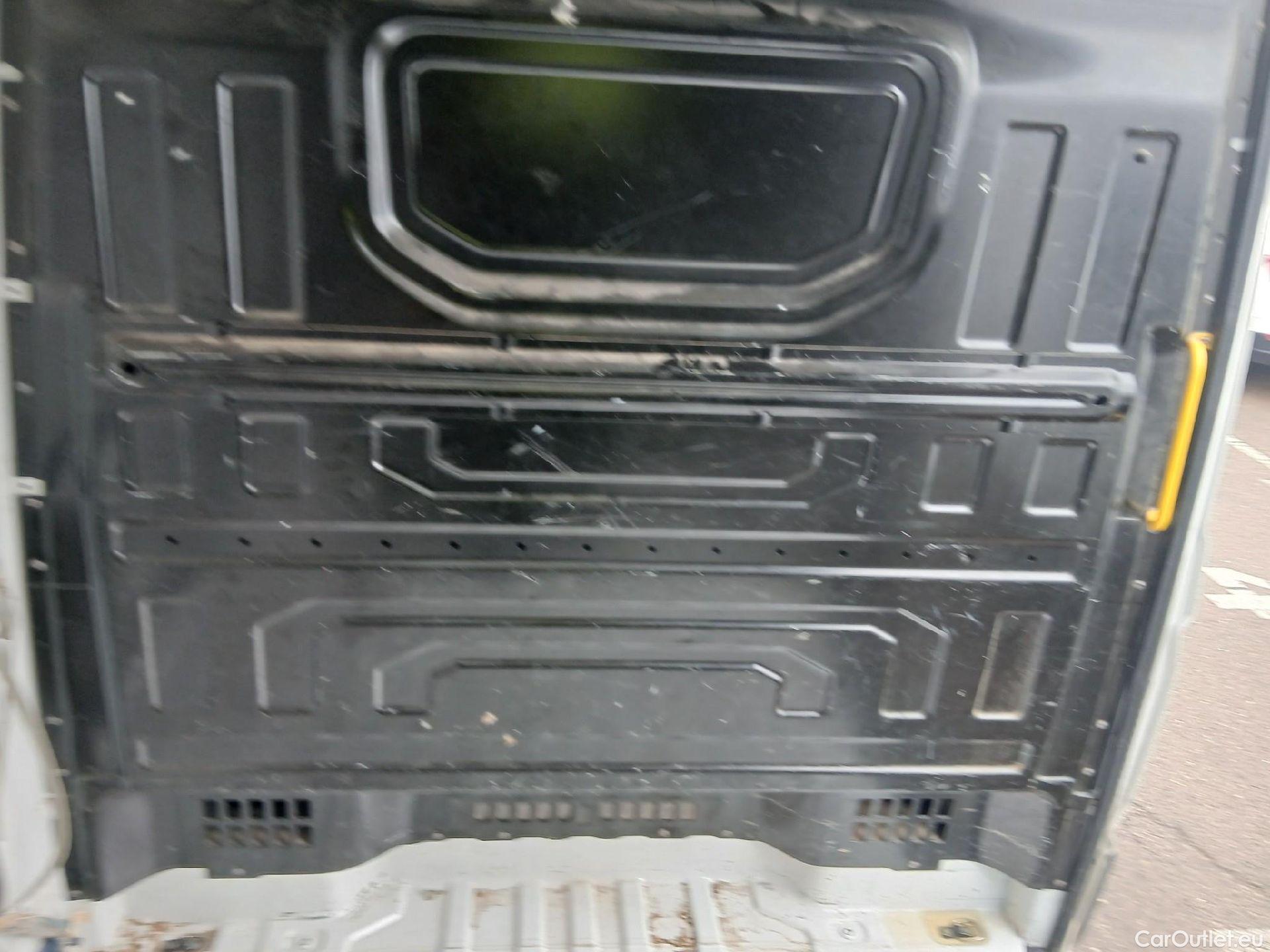  Volkswagen  Crafter VOLKSWAGEN  / 2017 / 4P / furgón 30 Furgón BM TN L3H2 2.0TDI 103kW(140CV) #66