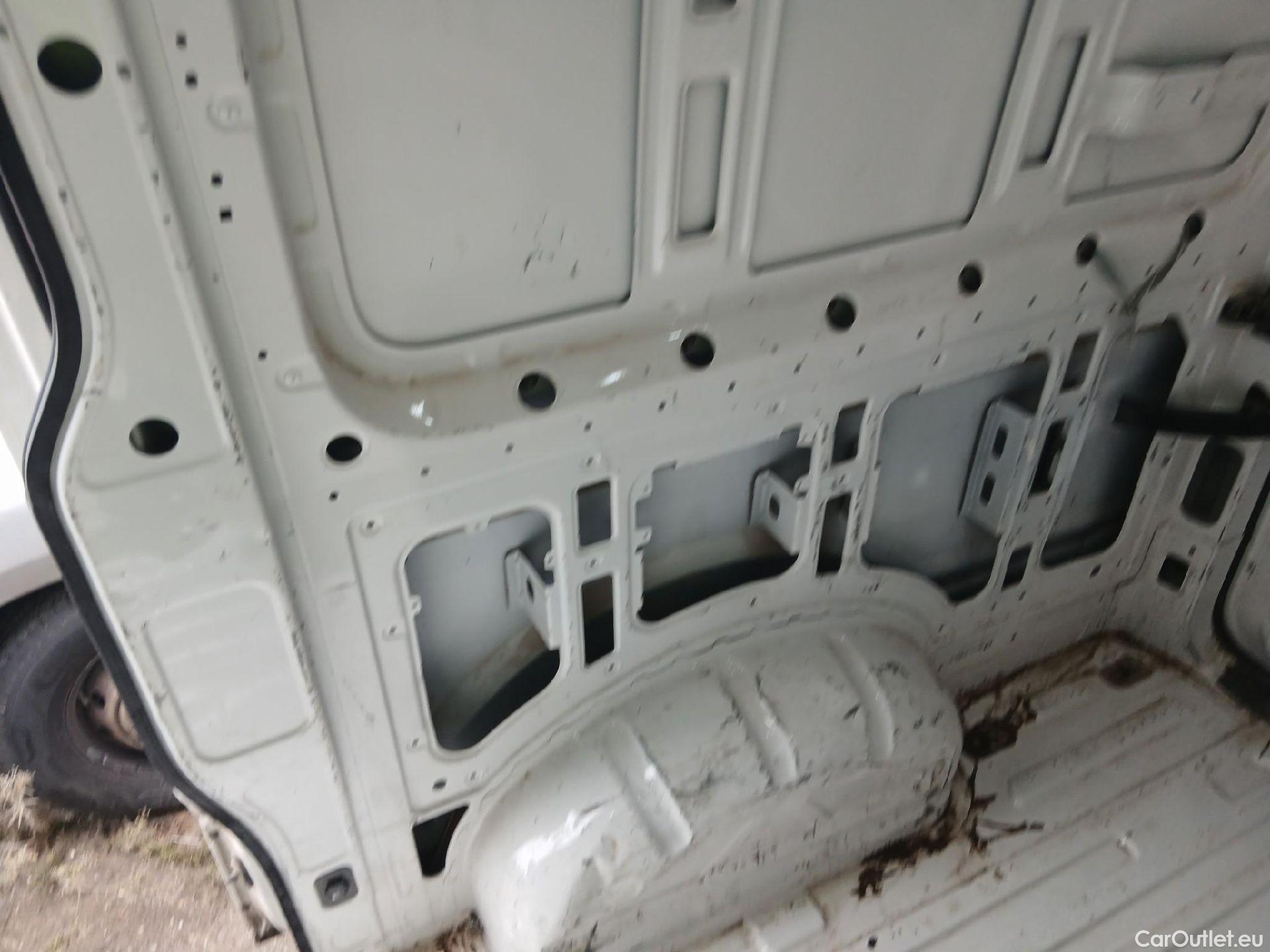  Volkswagen  Crafter VOLKSWAGEN  / 2017 / 4P / furgón 30 Furgón BM TN L3H2 2.0TDI 103kW(140CV) #60