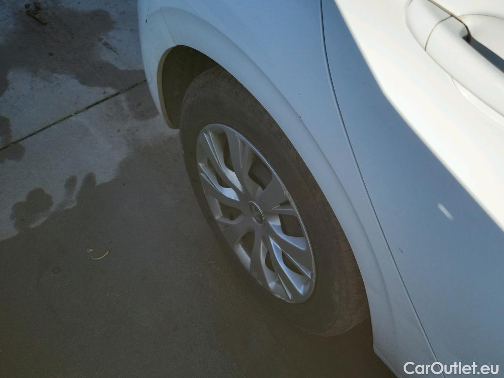  Peugeot  208 PEUGEOT  / 2019 / 5P / berlina con portón BlueHDi 73kW (100CV) Active #28