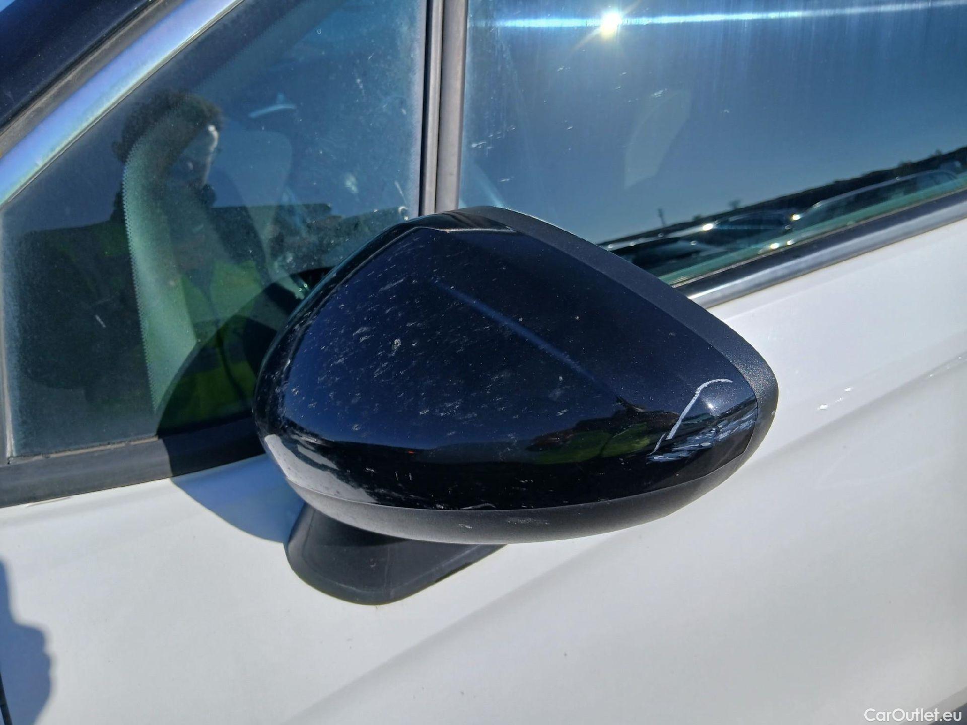  Opel  Crossland OPEL  X / 2017 / 5P / todoterreno 1.2 81kW Design Line 120 Aniversario S/S (CX) #15