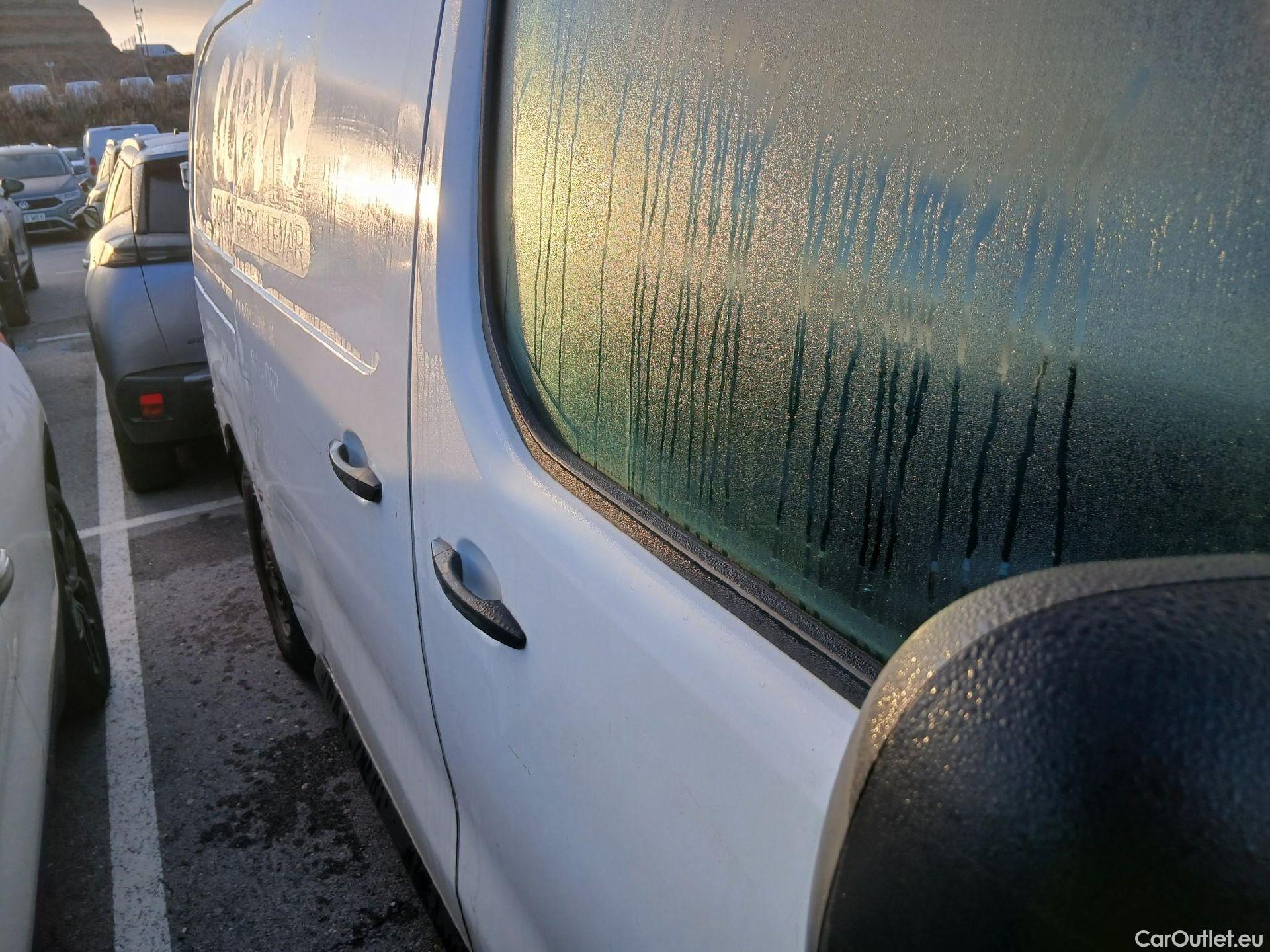  Opel  Vivaro OPEL  / 2019 / 4P / furgón 1.5 Diésel 88kW (120CV) M Std Select #47