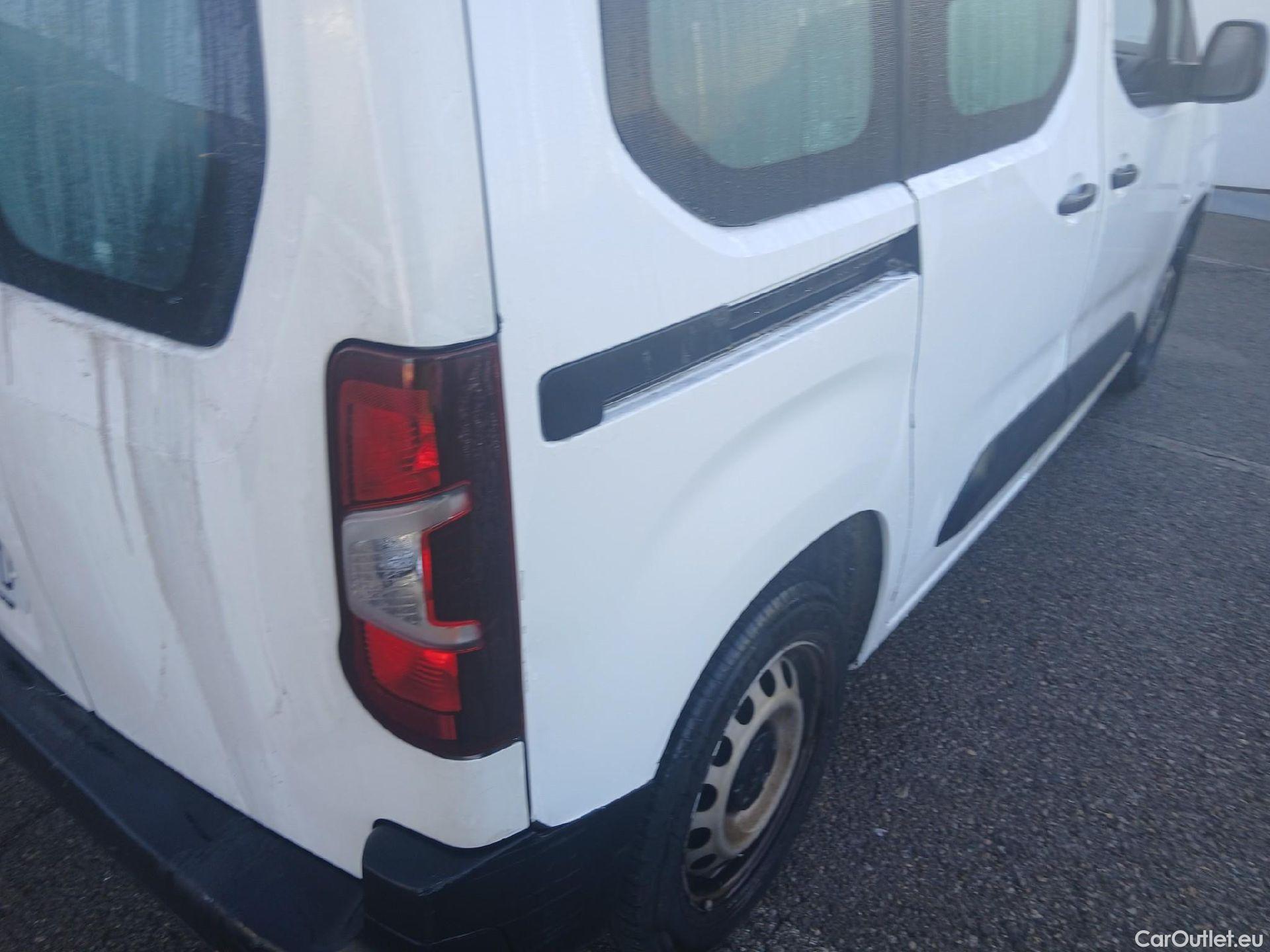  Citroen  Berlingo CITROEN  / 2018 / 4P / combi Talla M BlueHDi 100 S&S LIVE (IND) #14