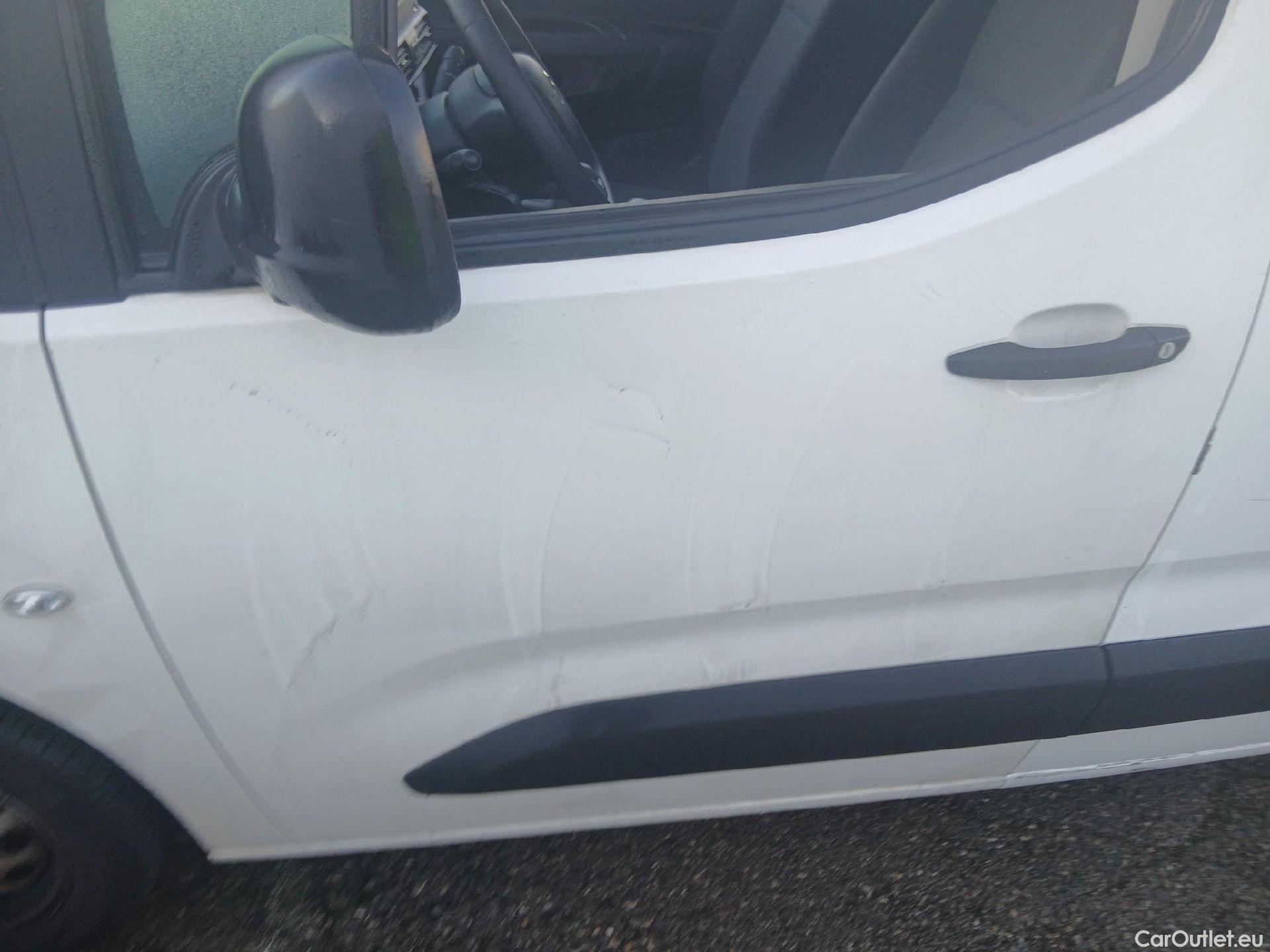  Citroen  Berlingo CITROEN  / 2018 / 4P / combi Talla M BlueHDi 100 S&S LIVE (IND) #3