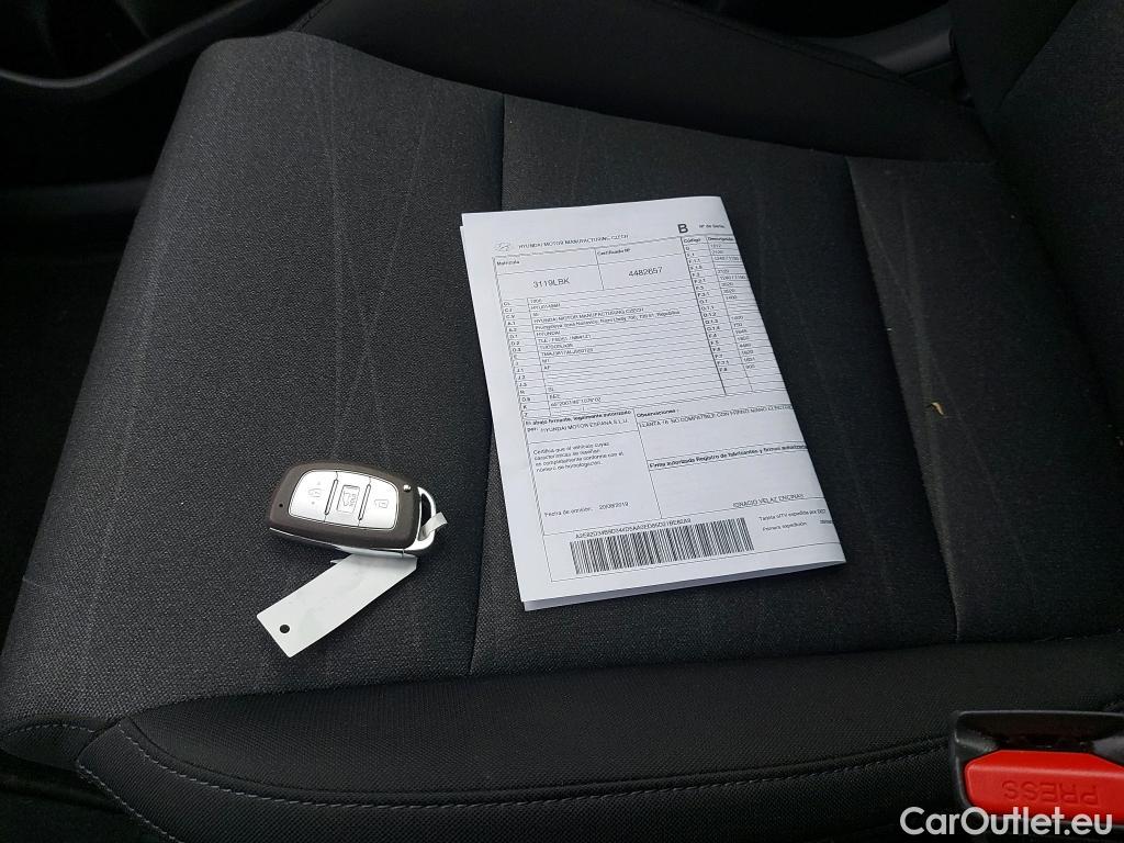  Hyundai  Tucson HYUNDAI  / 2018 / 5P / todoterreno 1.6 CRDI 85kW (116CV) 48V Tecno 4X2 ~ 29/12 FME MAIL CENTRO ZARAGOZA VEHICULO CON BASTIDOR INCORRECTO EN PARABRISAS #1