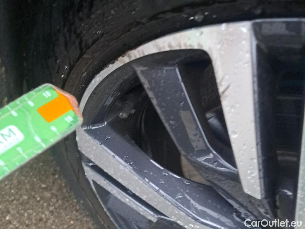  Peugeot  3008 PEUGEOT  / 2020 / 5P / todoterreno 1.5 BlueHDi 96kW (130CV) S&S Allure EAT8 #4