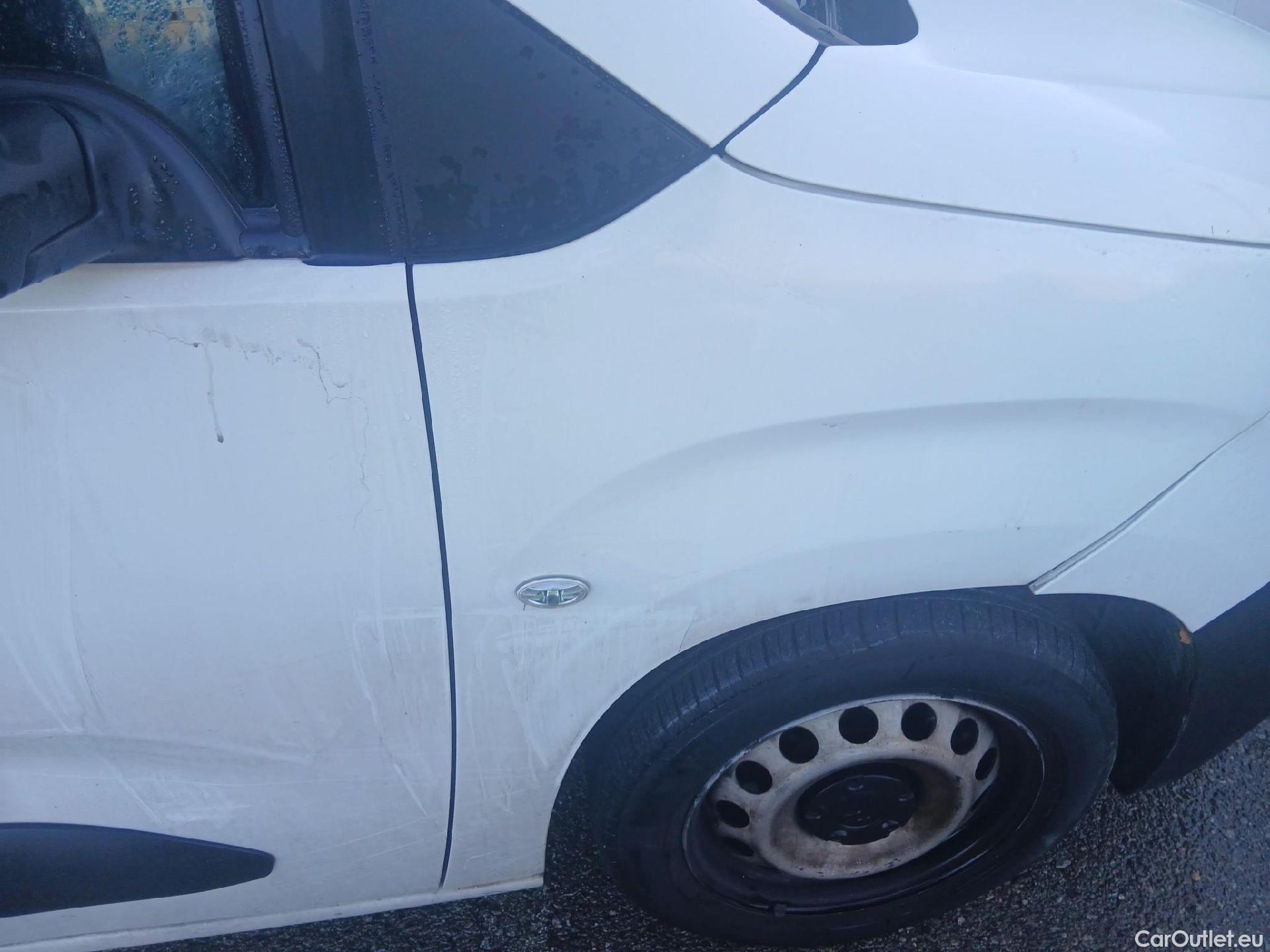  Citroen  Berlingo CITROEN  / 2018 / 4P / combi Talla M BlueHDi 100 S&S LIVE (IND) #23