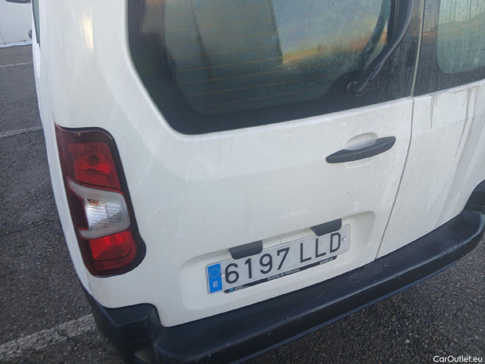  Citroen  Berlingo CITROEN  / 2018 / 4P / combi Talla M BlueHDi 100 S&S LIVE (IND) #9