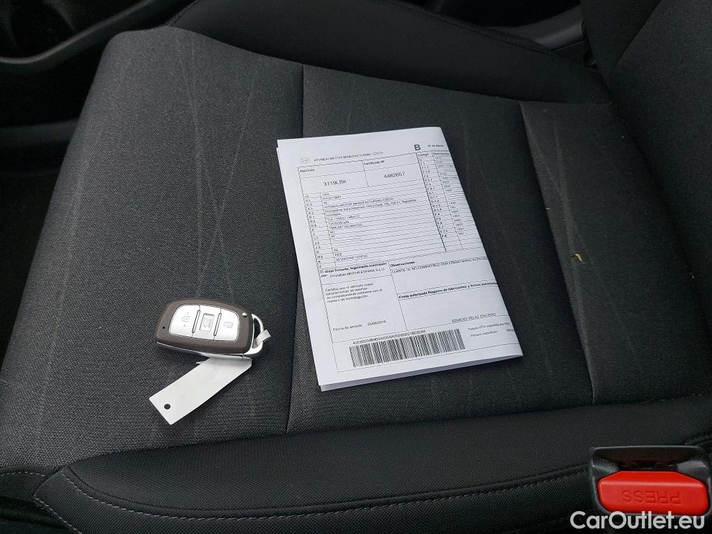  Hyundai  Tucson HYUNDAI  / 2018 / 5P / todoterreno 1.6 CRDI 85kW (116CV) 48V Tecno 4X2 ~ 29/12 FME MAIL CENTRO ZARAGOZA VEHICULO CON BASTIDOR INCORRECTO EN PARABRISAS #2