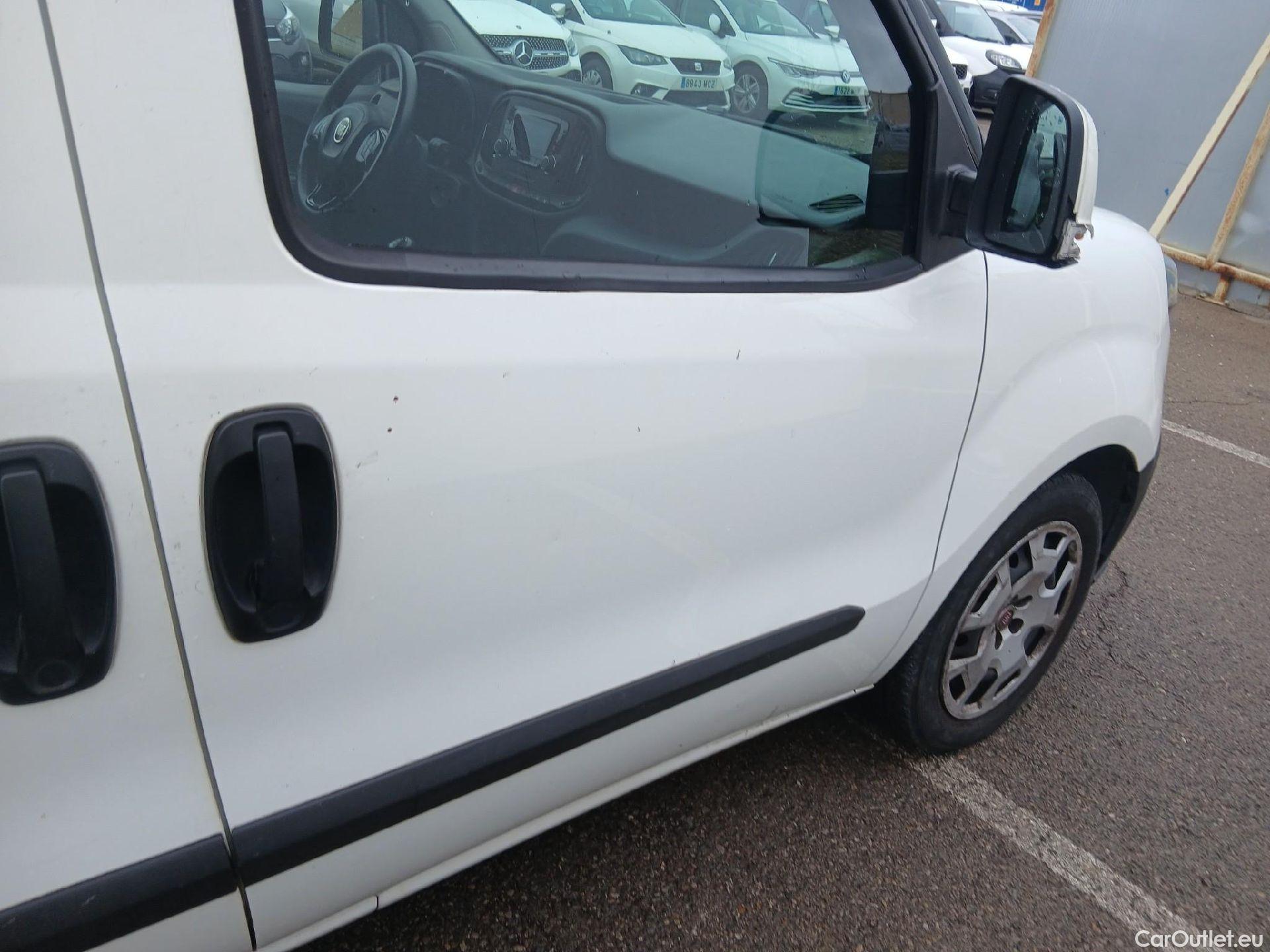  Fiat  Doblo FIAT Doblò Cargo/2015/4P/furgón derivado de turismo Cargo XL Base Plus 1.6 Mjet 78kW (105CV) #36