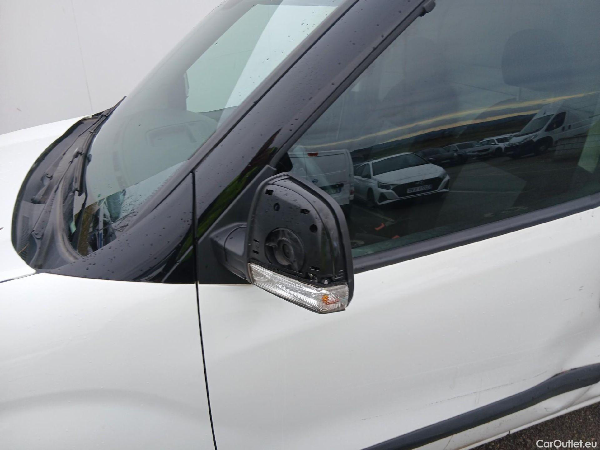  Fiat  Doblo FIAT Doblò Cargo/2015/4P/furgón derivado de turismo Cargo XL Base Plus 1.6 Mjet 78kW (105CV) #13