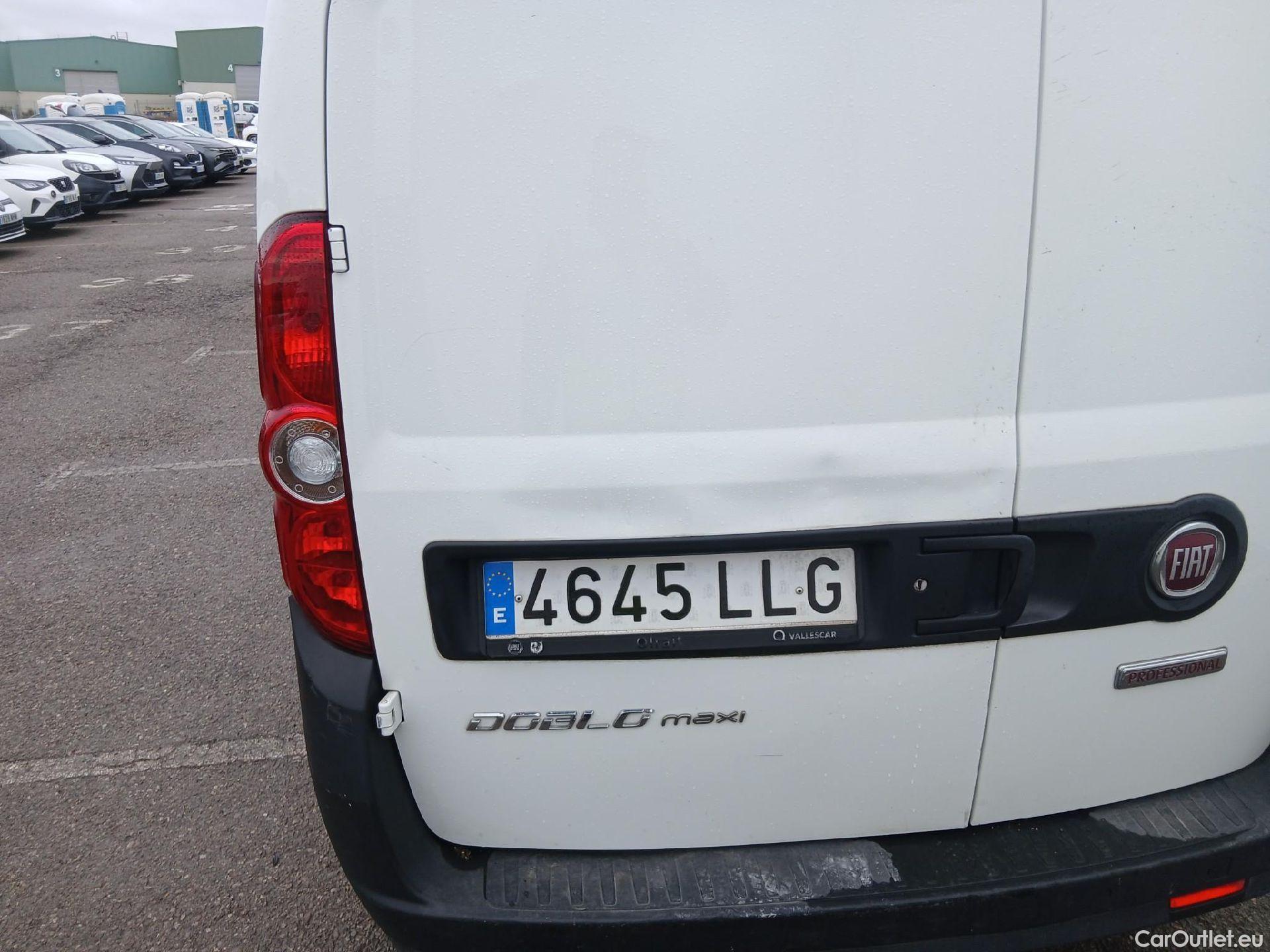  Fiat  Doblo FIAT Doblò Cargo/2015/4P/furgón derivado de turismo Cargo XL Base Plus 1.6 Mjet 78kW (105CV) #26