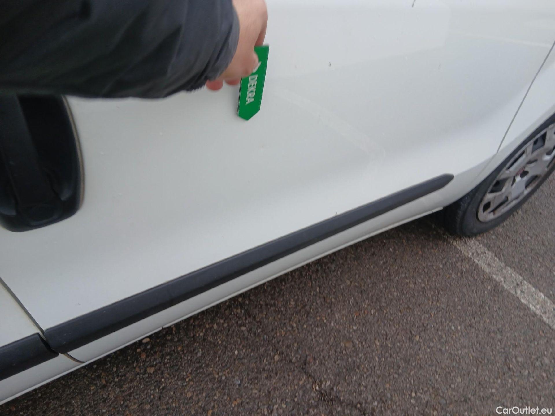  Fiat  Doblo FIAT Doblò Cargo/2015/4P/furgón derivado de turismo Cargo XL Base Plus 1.6 Mjet 78kW (105CV) #35