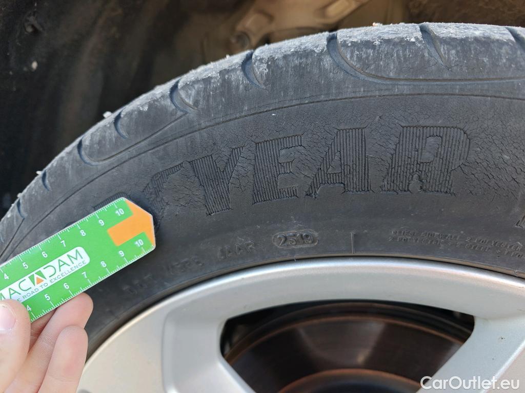  Jaguar  F-PACE JAGUAR  / 2015 / 5P / todoterreno 2.0L i4D 132kW Pure Auto #3