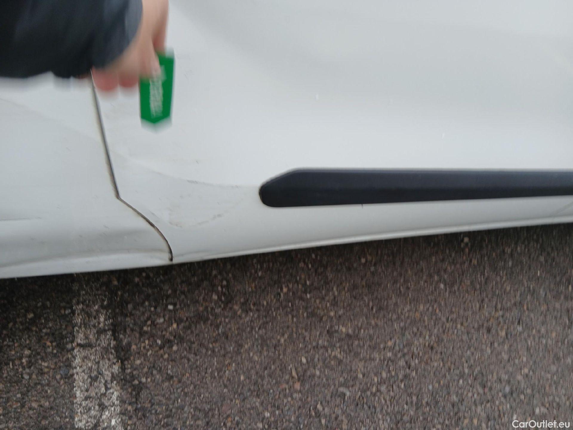  Fiat  Doblo FIAT Doblò Cargo/2015/4P/furgón derivado de turismo Cargo XL Base Plus 1.6 Mjet 78kW (105CV) #33