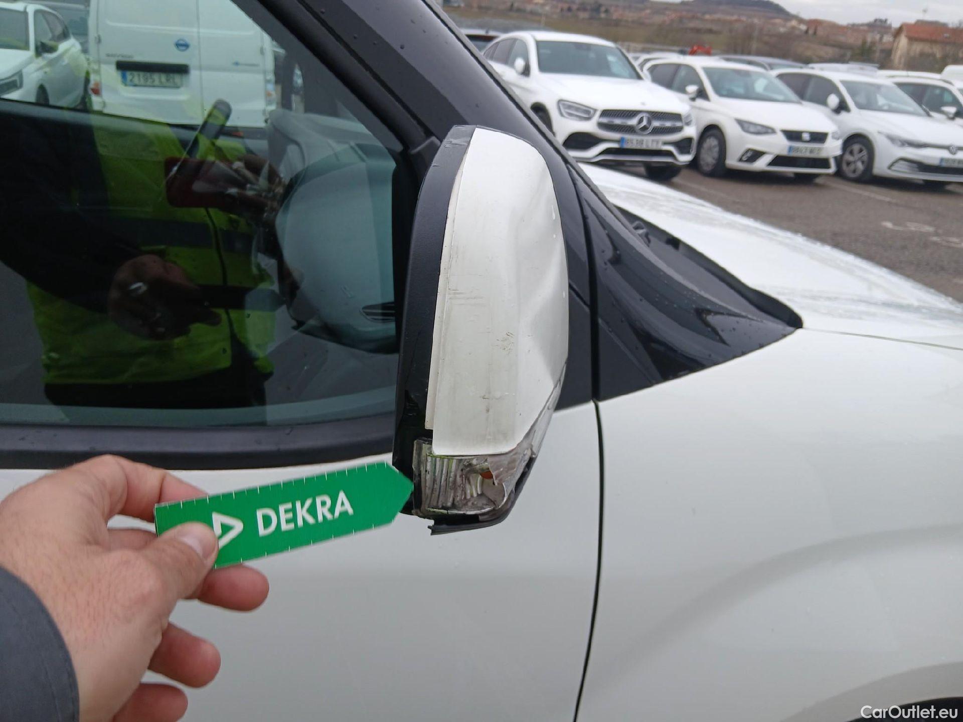  Fiat  Doblo FIAT Doblò Cargo/2015/4P/furgón derivado de turismo Cargo XL Base Plus 1.6 Mjet 78kW (105CV) #40