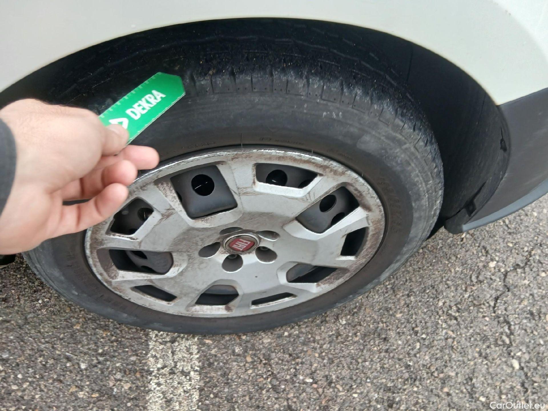  Fiat  Doblo FIAT Doblò Cargo/2015/4P/furgón derivado de turismo Cargo XL Base Plus 1.6 Mjet 78kW (105CV) #12