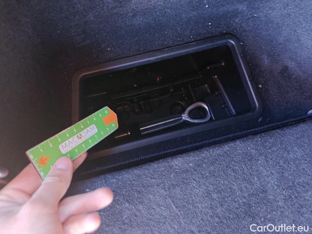  Bmw  Serie 3 BMW  / 2018 / 4P / sedán 320e #28