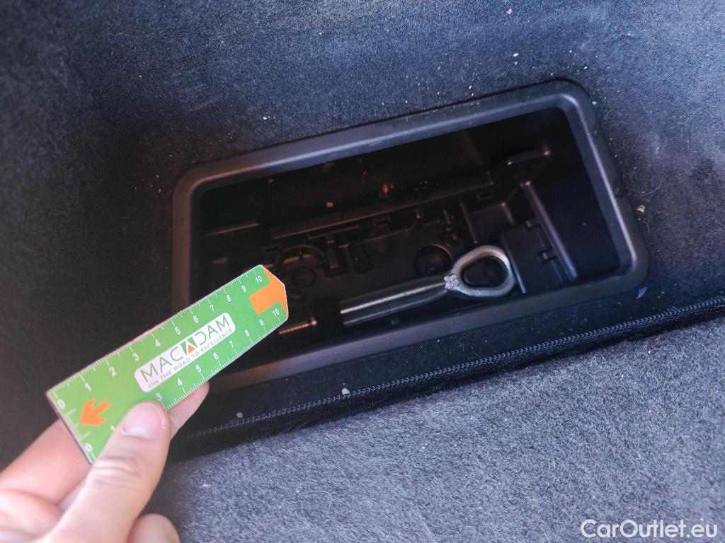  Bmw  Serie 3 BMW  / 2018 / 4P / sedán 320e #29