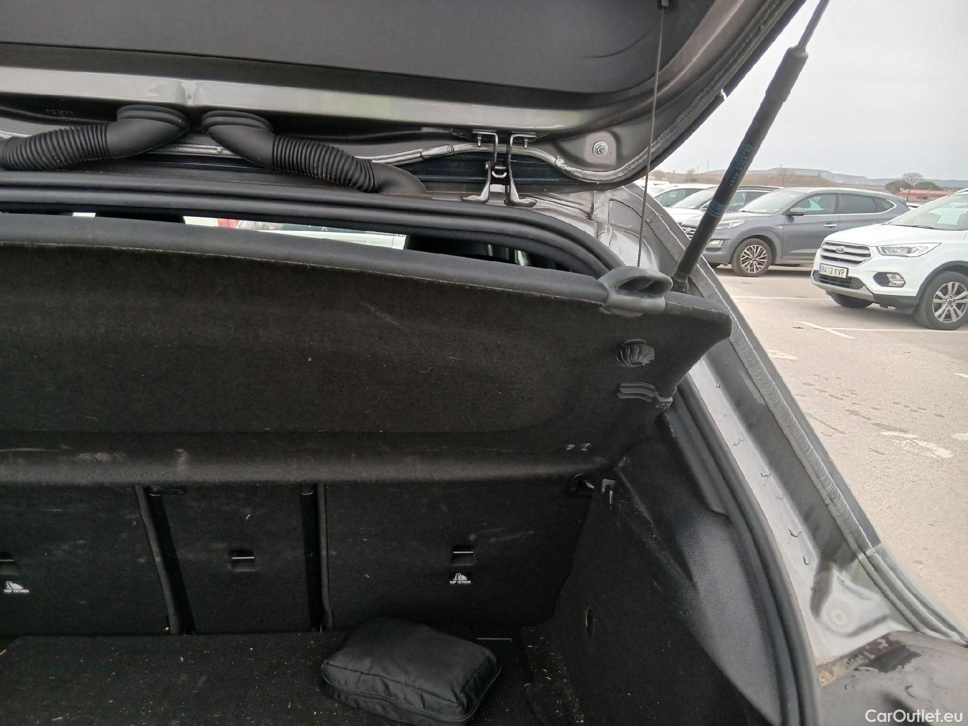  Mercedes  A-Klasse MERCEDES-BENZ Clase A / 2018 / 5P / berlina con portón A 200 #6