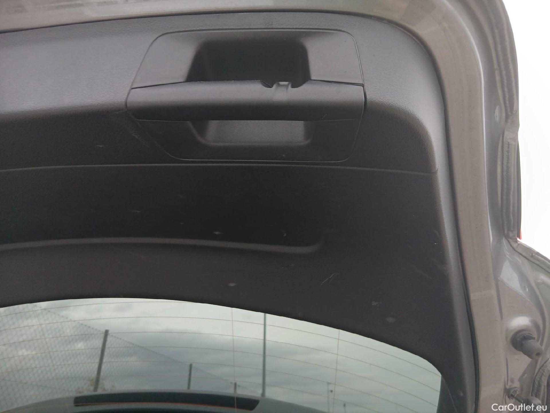  Mercedes  A-Klasse MERCEDES-BENZ Clase A / 2018 / 5P / berlina con portón A 200 #9