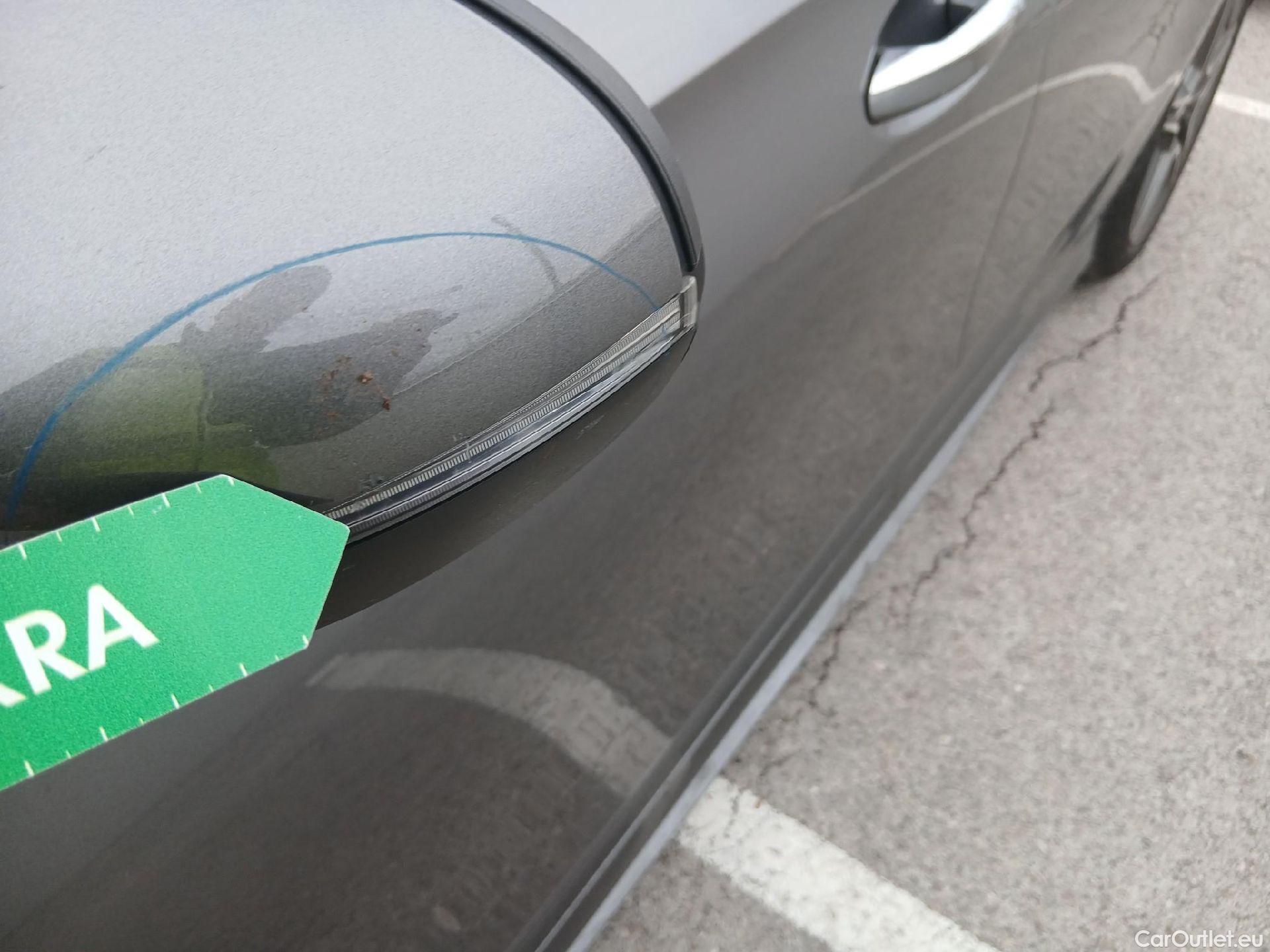  Mercedes  A-Klasse MERCEDES-BENZ Clase A / 2018 / 5P / berlina con portón A 200 #21