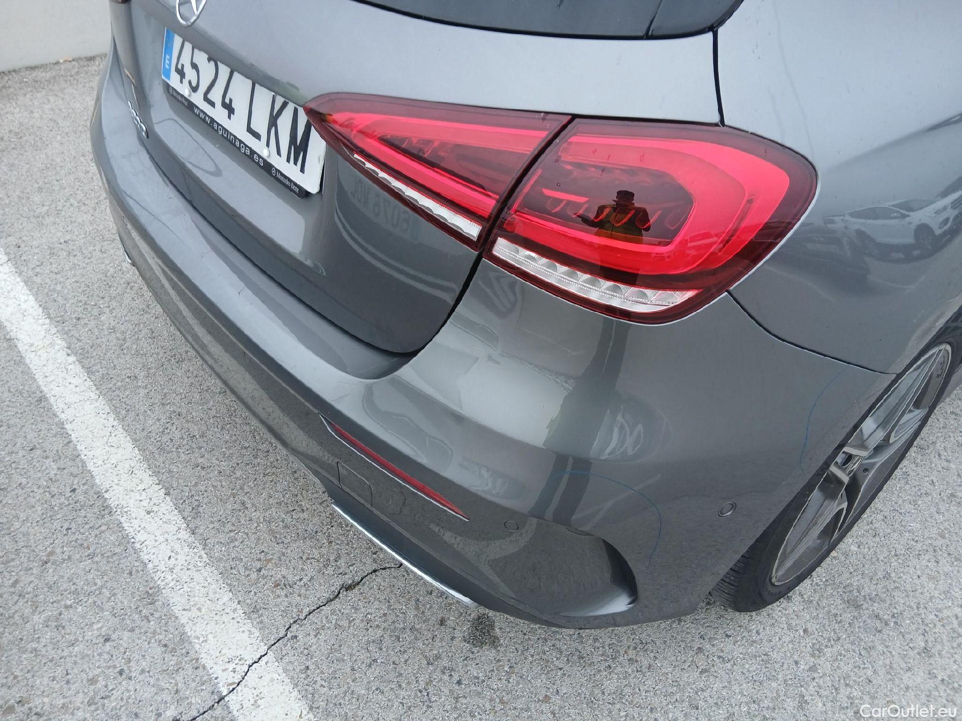  Mercedes  A-Klasse MERCEDES-BENZ Clase A / 2018 / 5P / berlina con portón A 200 #32