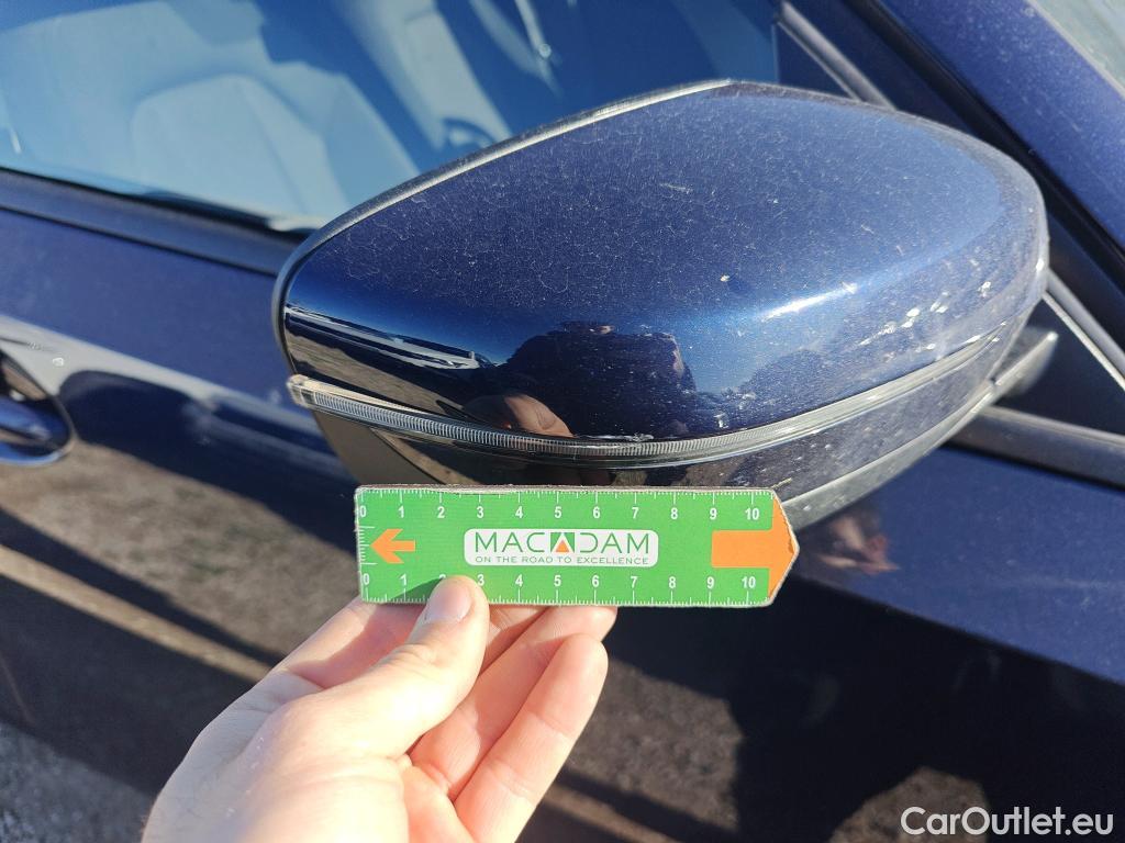  Bmw  Serie 3 BMW  / 2018 / 4P / sedán 320e #37