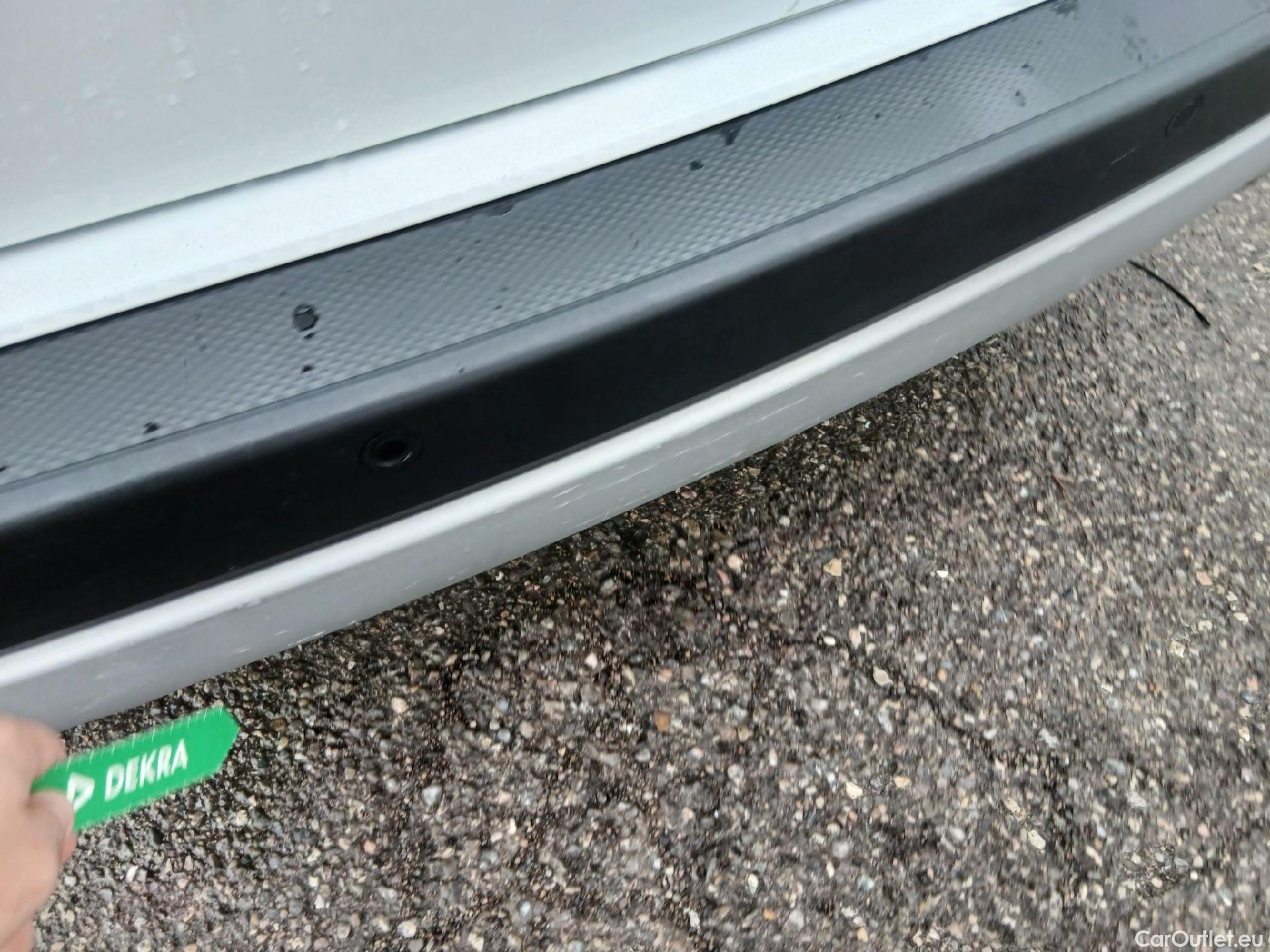  Ford  Kuga FORD  / 2019 / 5P / todoterreno Titanium 1.5T EcoBoost 88kW (120CV) #16