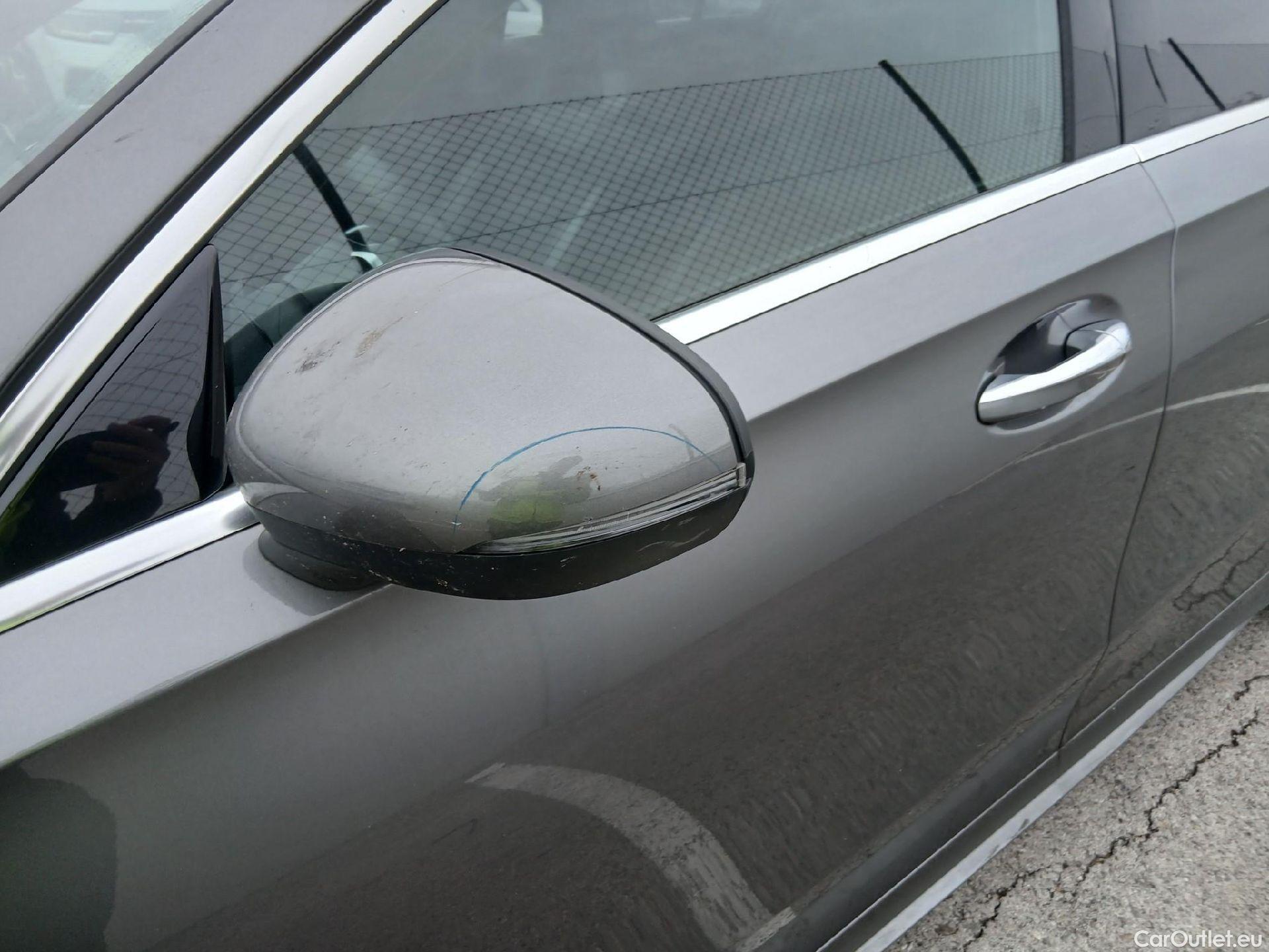  Mercedes  A-Klasse MERCEDES-BENZ Clase A / 2018 / 5P / berlina con portón A 200 #22