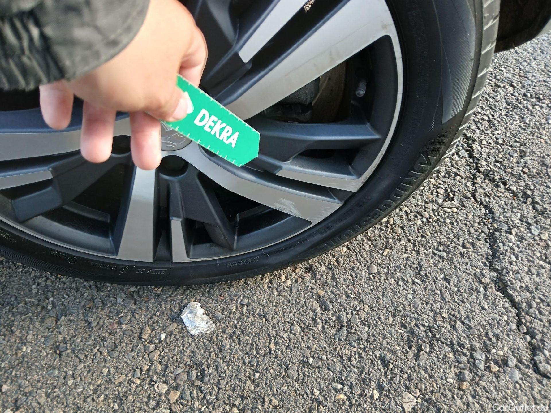  Peugeot  3008 PEUGEOT  / 2020 / 5P / todoterreno 1.2 PureTech 96KW S&S Allure Pack #18