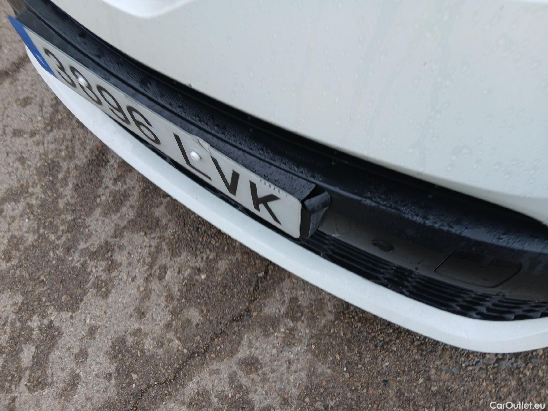  Toyota  C-HR TOYOTA  / 2019 / 5P / todoterreno 2.0 180H Advance #25