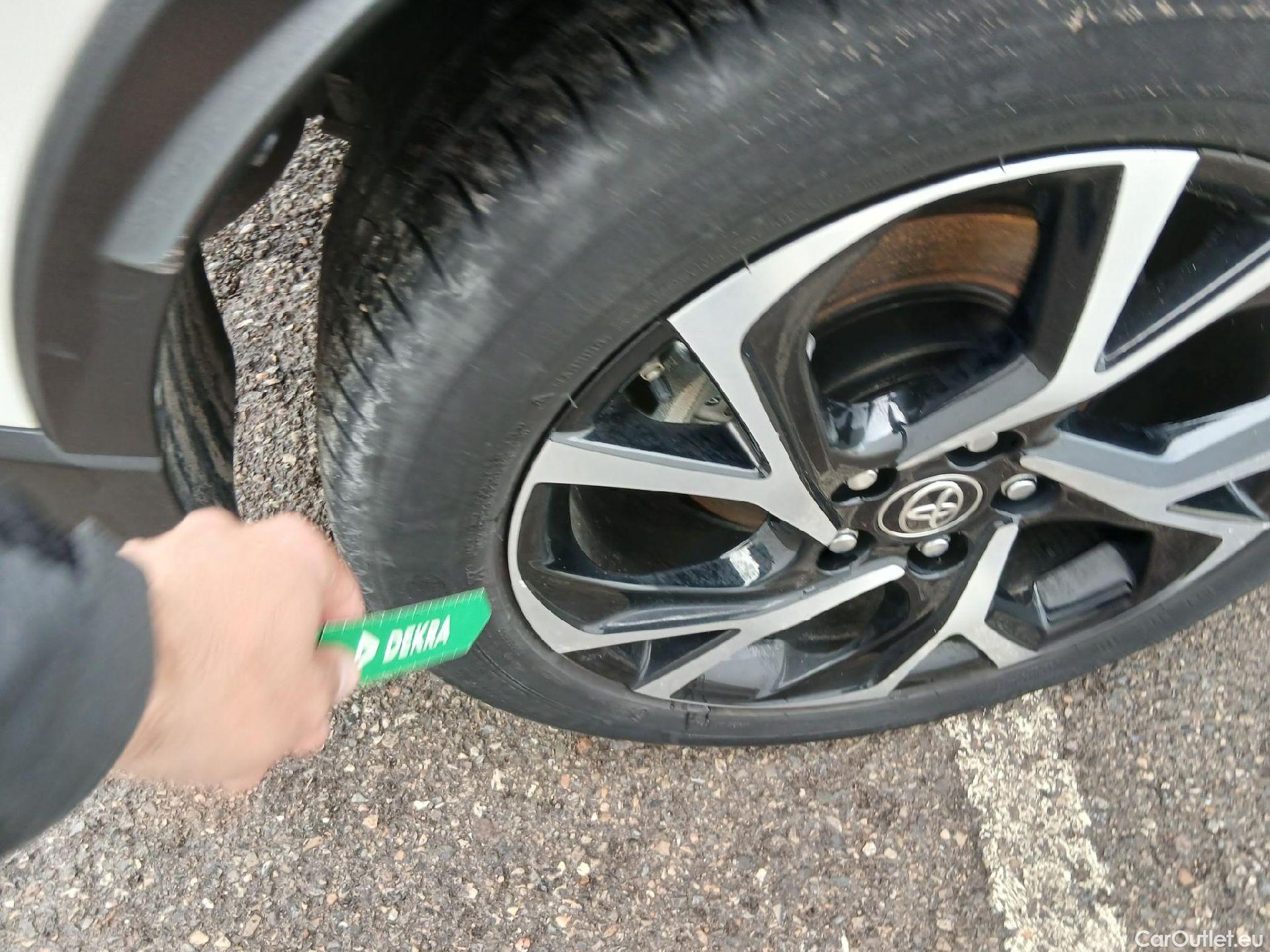  Toyota  C-HR TOYOTA  / 2019 / 5P / todoterreno 2.0 180H Advance #11