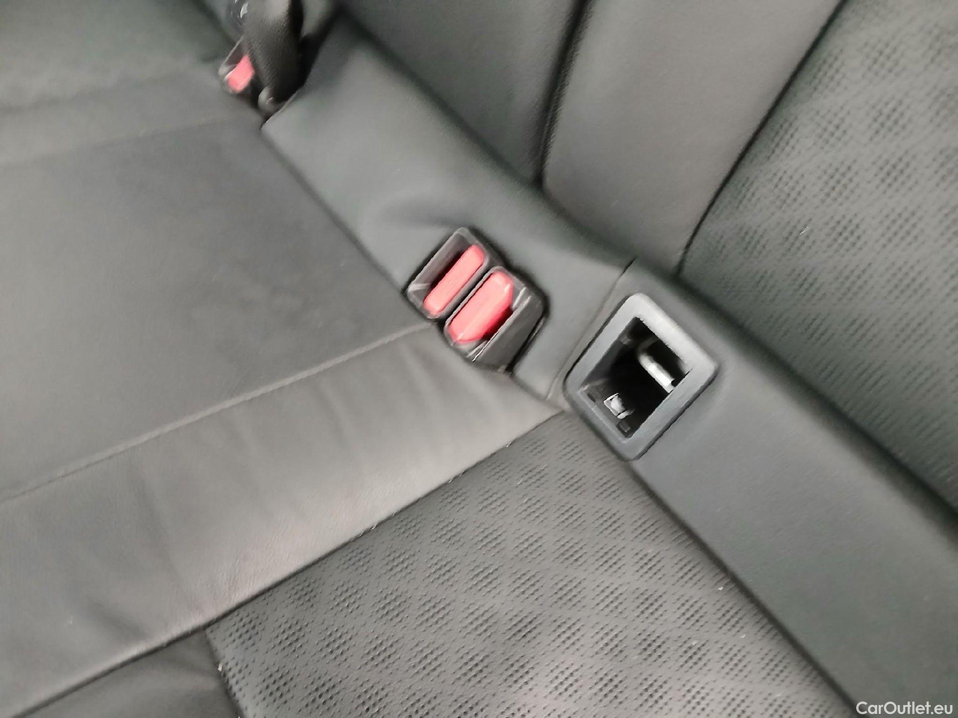  Toyota  C-HR TOYOTA  / 2019 / 5P / todoterreno 2.0 180H Advance #24