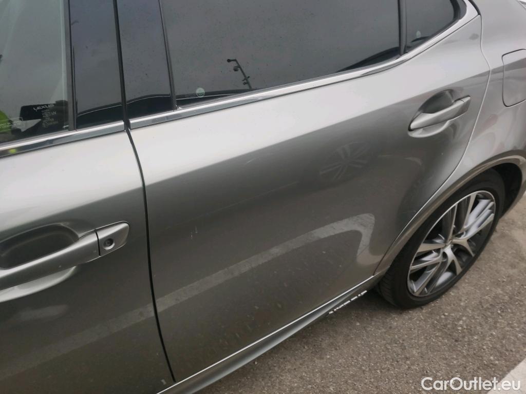  Lexus  IS LEXUS  / 2016 / 4P / sedán 2.5 300h Executive #16