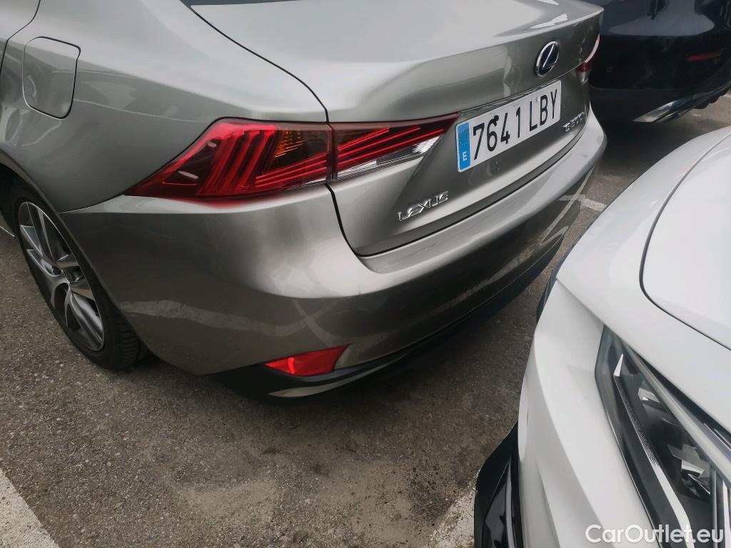  Lexus  IS LEXUS  / 2016 / 4P / sedán 2.5 300h Executive #24