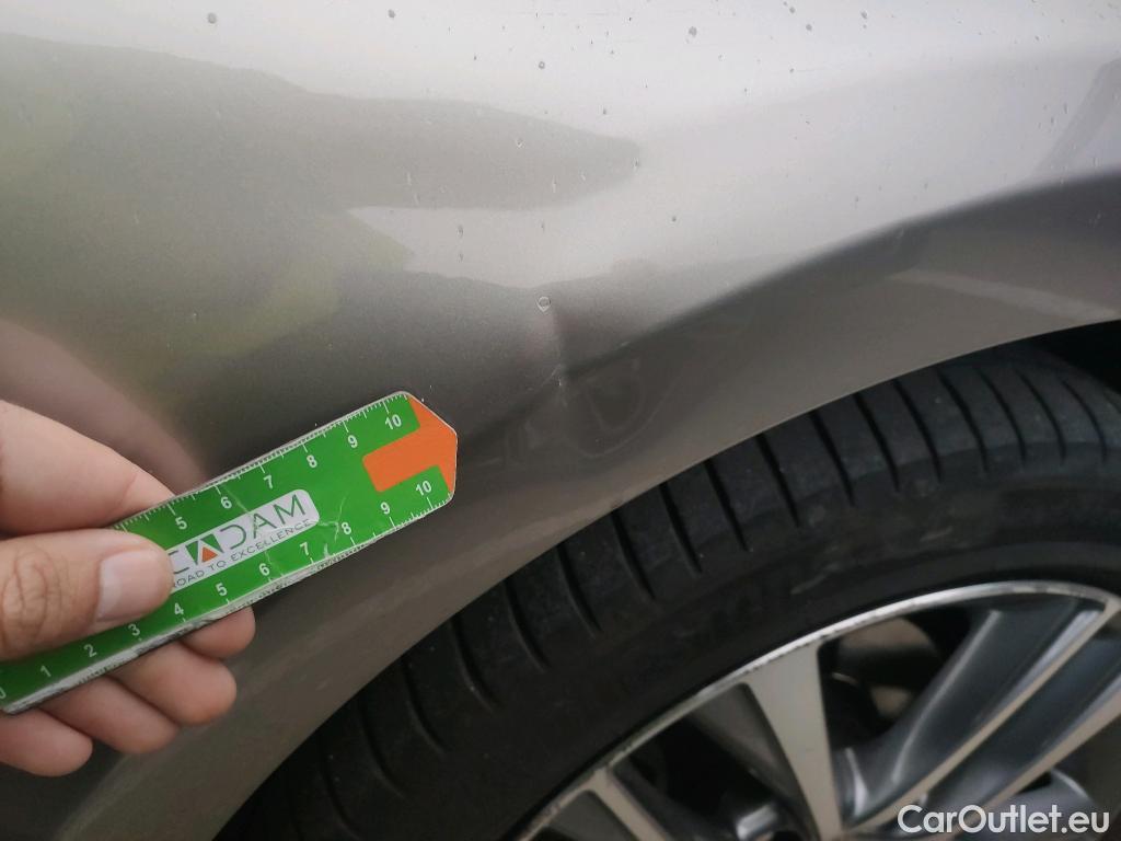  Lexus  IS LEXUS  / 2016 / 4P / sedán 2.5 300h Executive #4