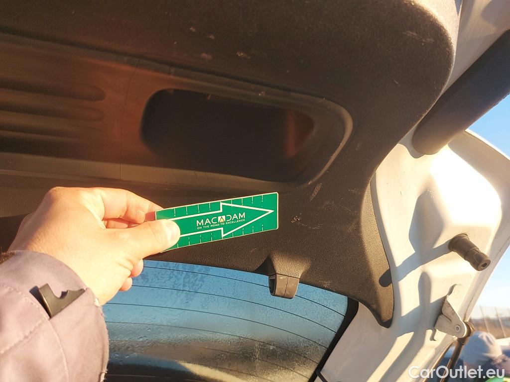  Citroen  C4 Cactus CITROEN  / 2018 / 5P / berlina con portón PureTech 81KW (110CV) S&S Shine (CX) #4