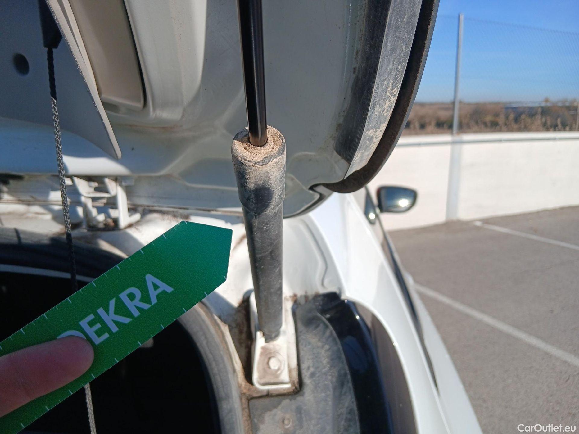  Renault  Zoe RENAULT  / 2013 / 5P / berlina con portón Limited 40 R110 -18 #14