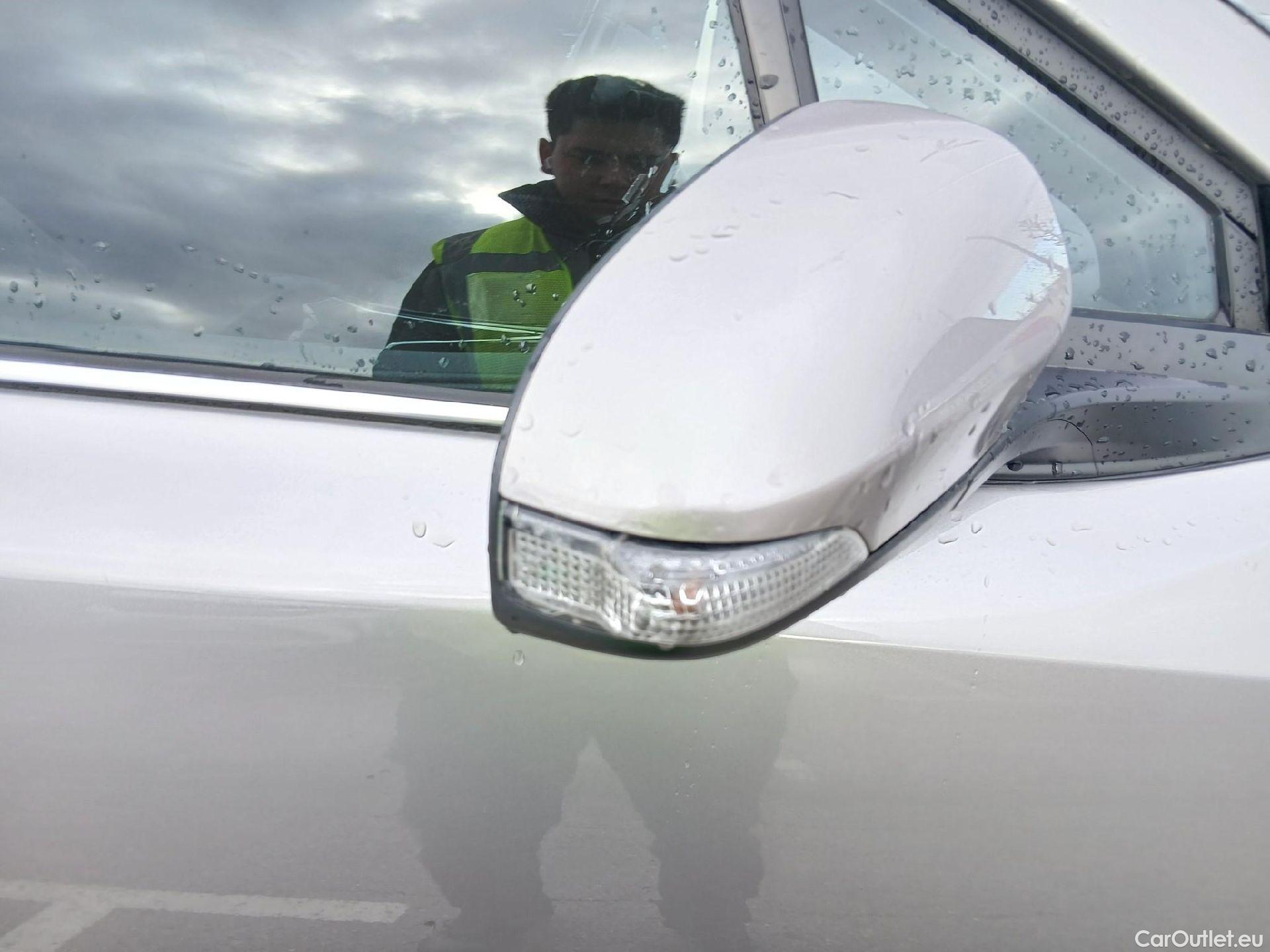  Toyota  C-HR TOYOTA  / 2016 / 5P / todoterreno 1.8 125H Advance (CX) #37