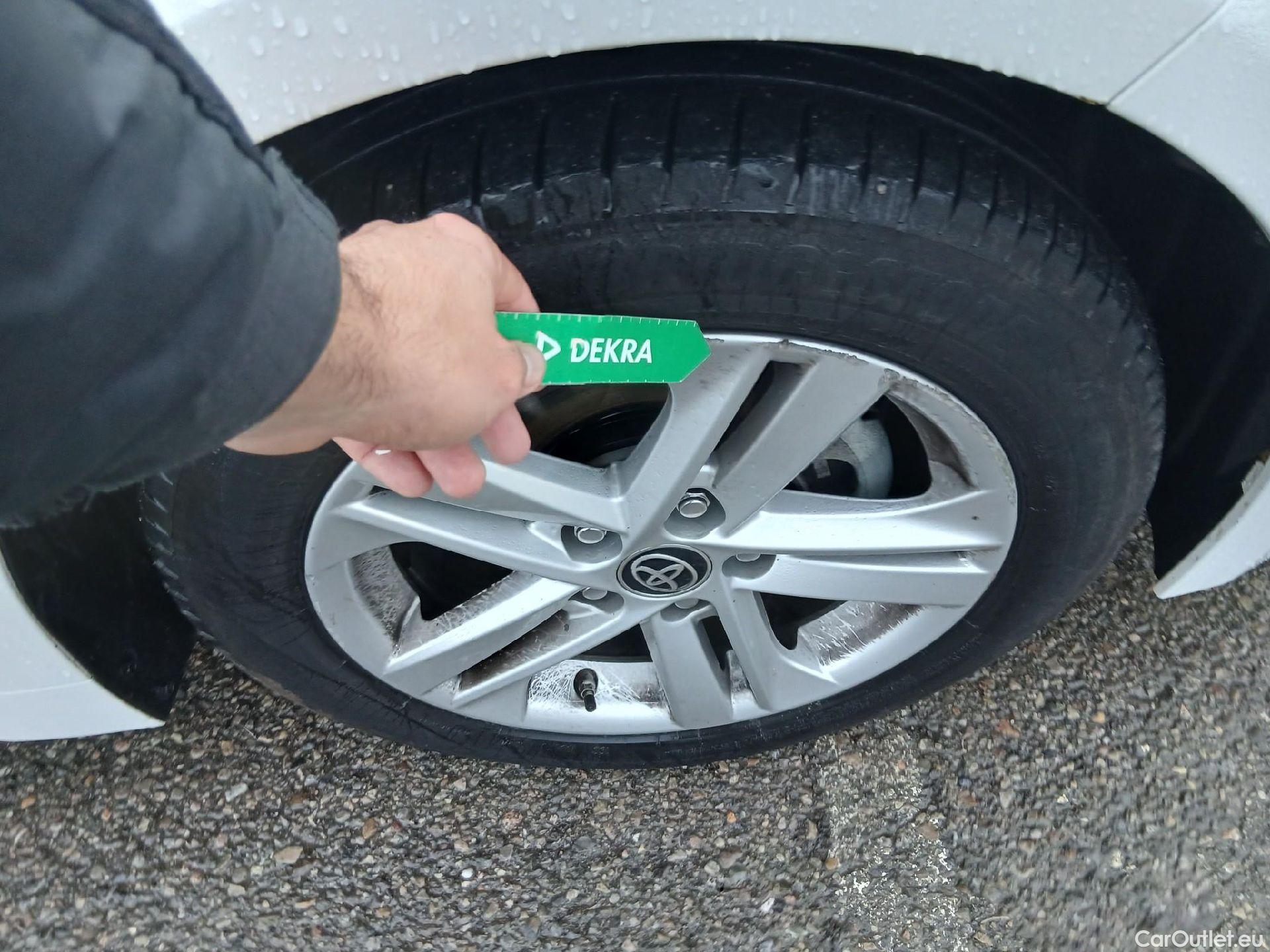  Toyota  Corolla TOYOTA  1.8 125H ACTIVE TECH E-CVT #23