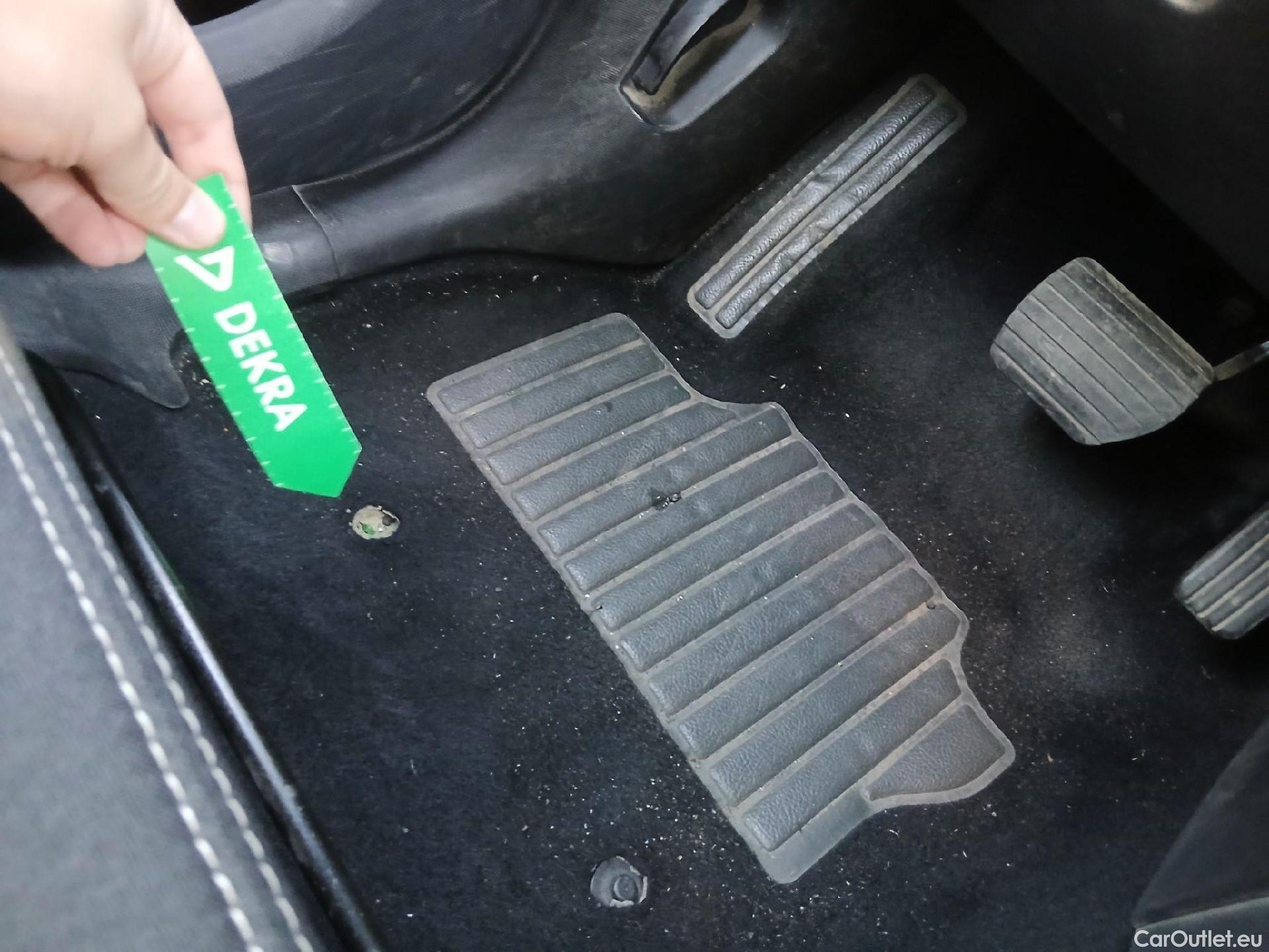  Renault  Zoe RENAULT  / 2013 / 5P / berlina con portón Limited 40 R110 -18 #37