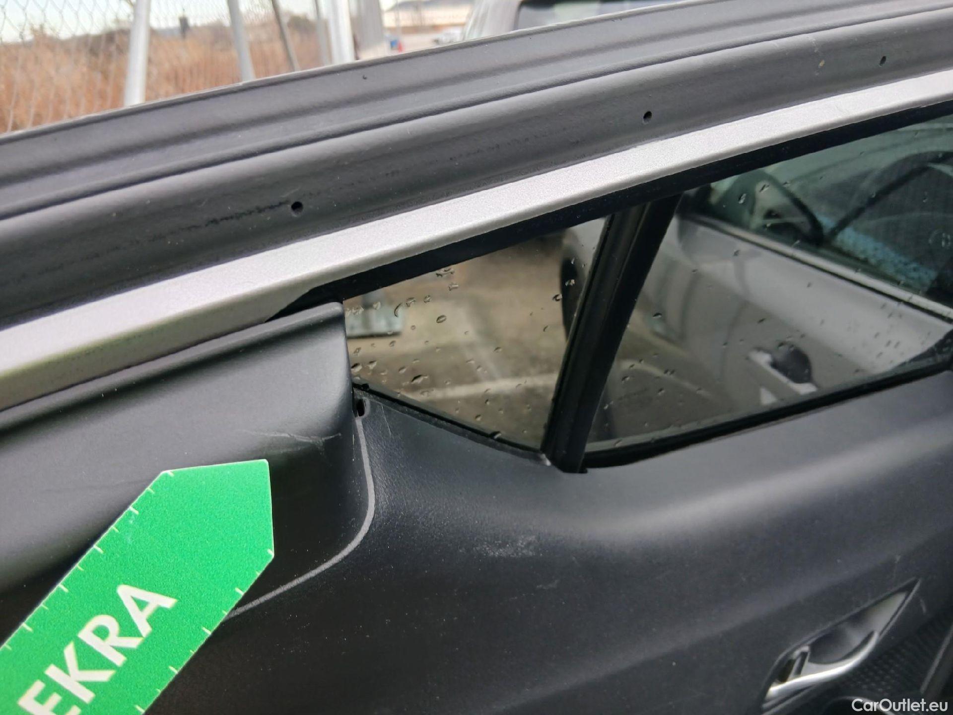  Toyota  C-HR TOYOTA  / 2016 / 5P / todoterreno 1.8 125H Advance (CX) #4