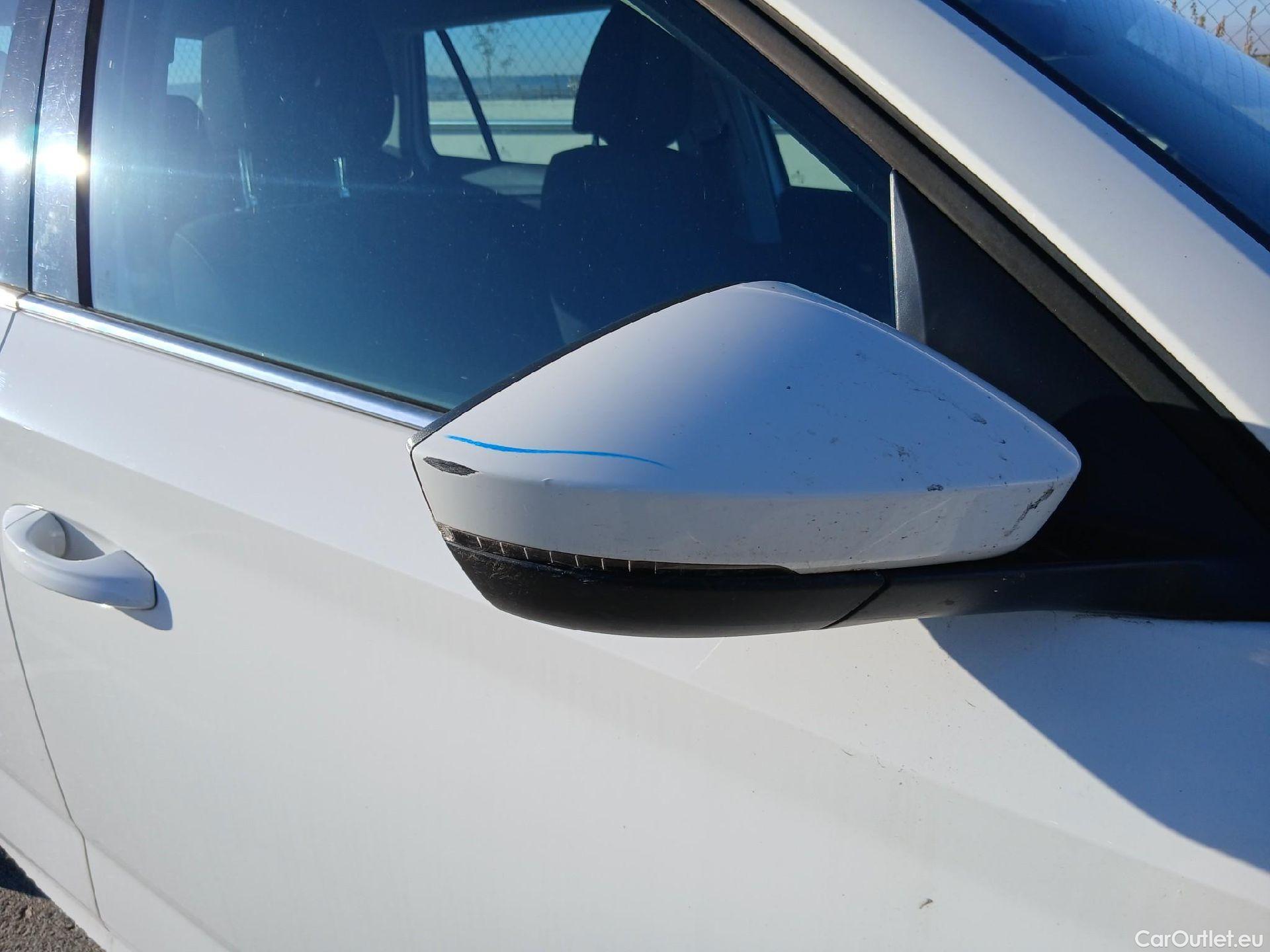  Skoda  KAMIQ SKODA  1.0 TSI 81kW (110CV) DSG Ambition (CX) #37