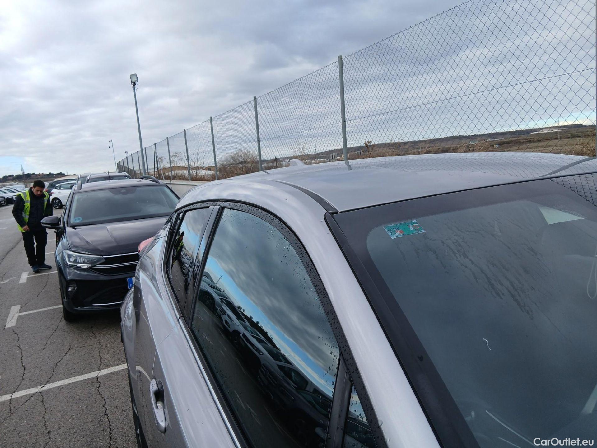  Toyota  C-HR TOYOTA  / 2016 / 5P / todoterreno 1.8 125H Advance (CX) #40